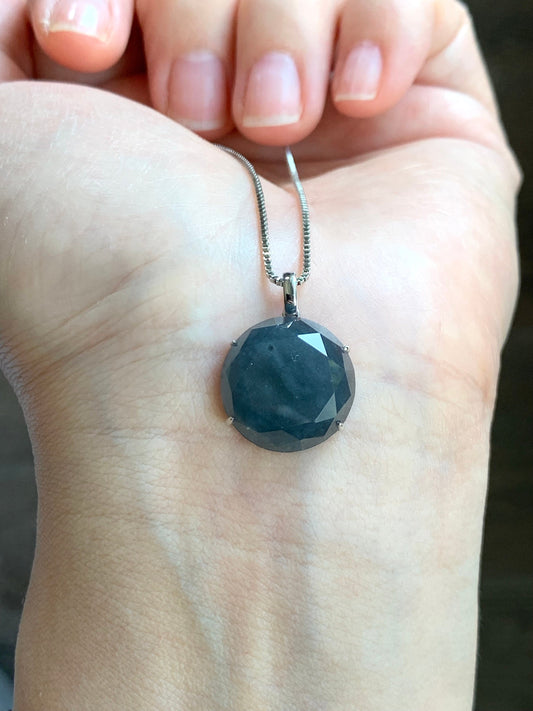 Certified Natural Guatemalan Icy Translucent Dark Blue Wuji Faceted Round Jadeite Pendant 18K White Gold 2.85g 天然冰危蓝乌鸡翡翠切割面蛋面镶嵌吊坠 1446