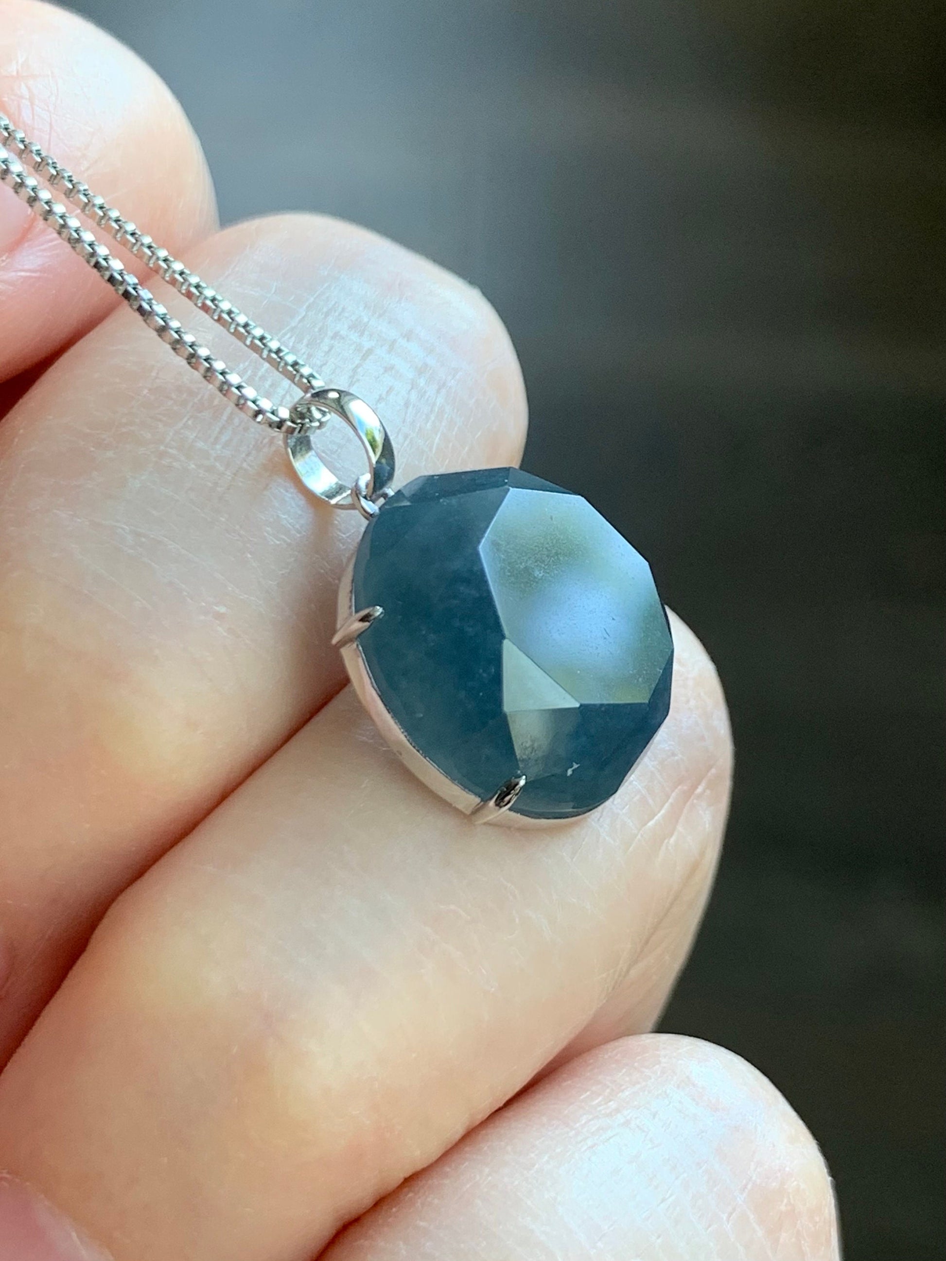 Certified Natural Guatemalan Icy Translucent Dark Blue Wuji Faceted Round Jadeite Pendant 18K White Gold 2.85g 天然冰危蓝乌鸡翡翠切割面蛋面镶嵌吊坠 1446