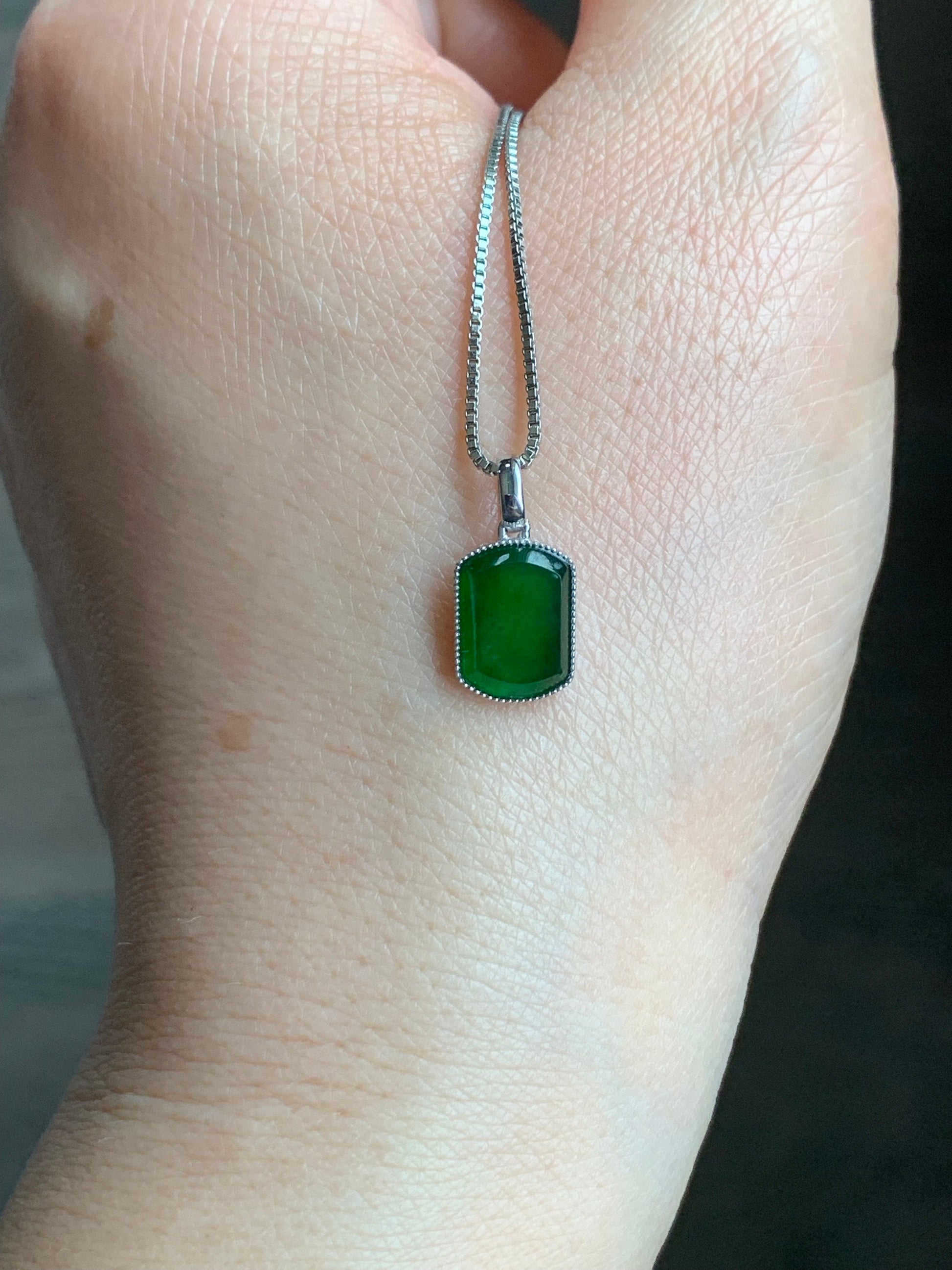 Certified Natural Guatemalan Premium Icy Highly Translucent Vibrant Green Jadeite Petite Pendant 18K White Gold 1.03g 天然冰危绿翡翠无事牌镶嵌吊坠 1454