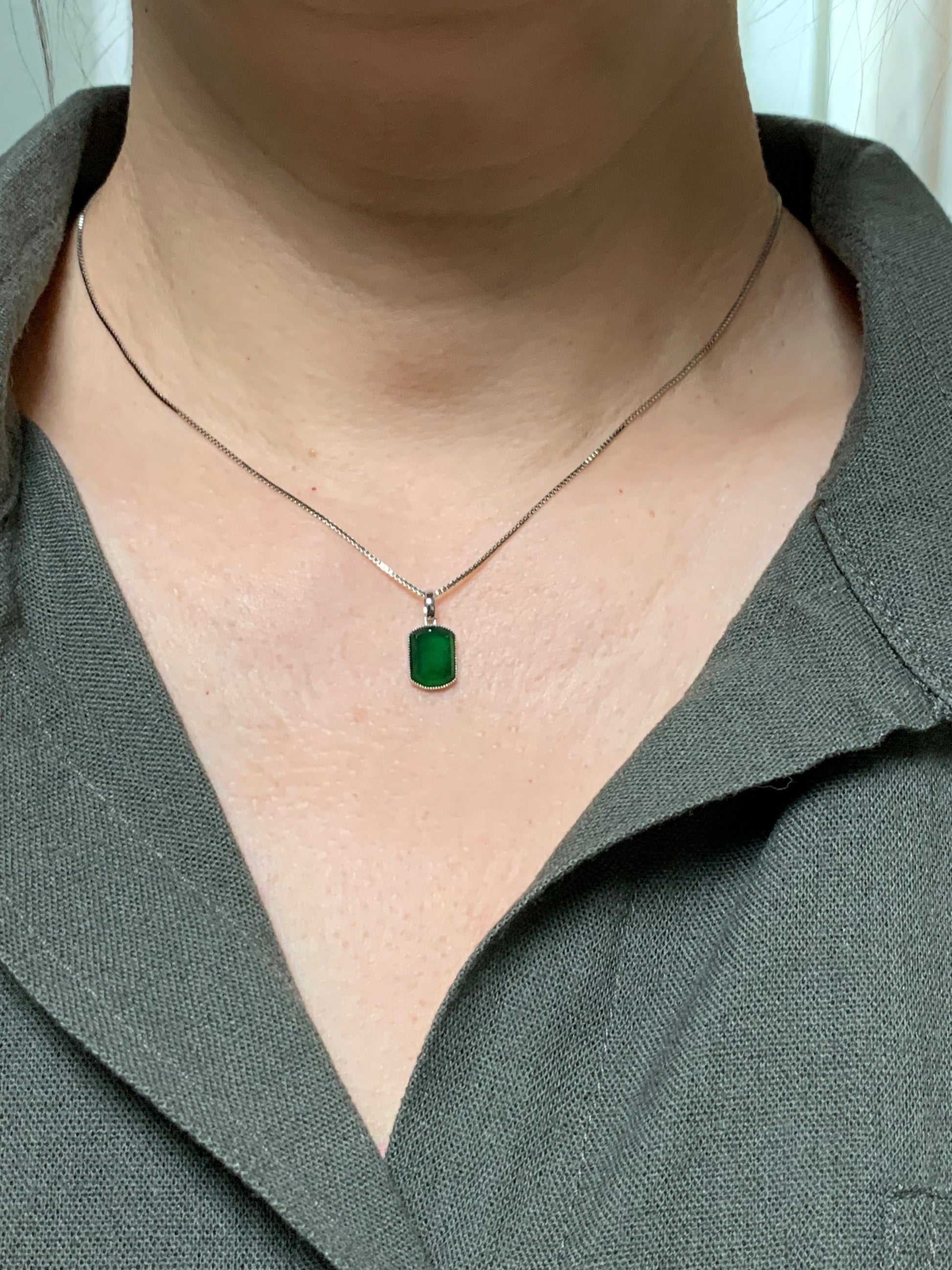 Certified Natural Guatemalan Premium Icy Highly Translucent Vibrant Green Jadeite Petite Pendant 18K White Gold 1.03g 天然冰危绿翡翠无事牌镶嵌吊坠 1454