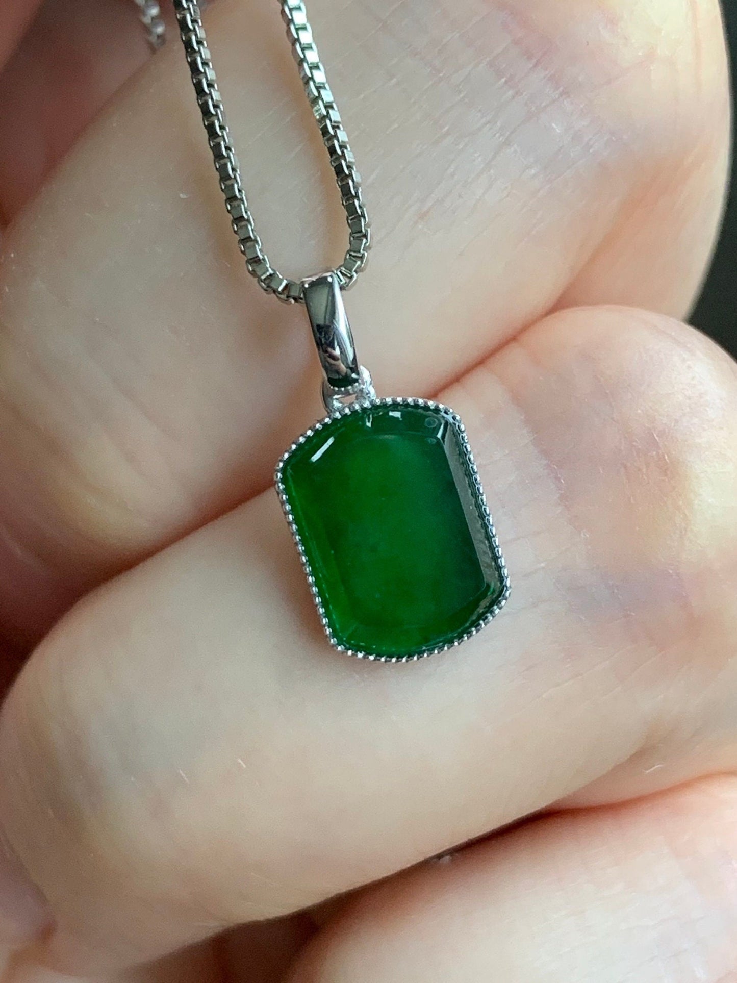 Certified Natural Guatemalan Premium Icy Highly Translucent Vibrant Green Jadeite Petite Pendant 18K White Gold 1.03g 天然冰危绿翡翠无事牌镶嵌吊坠 1454