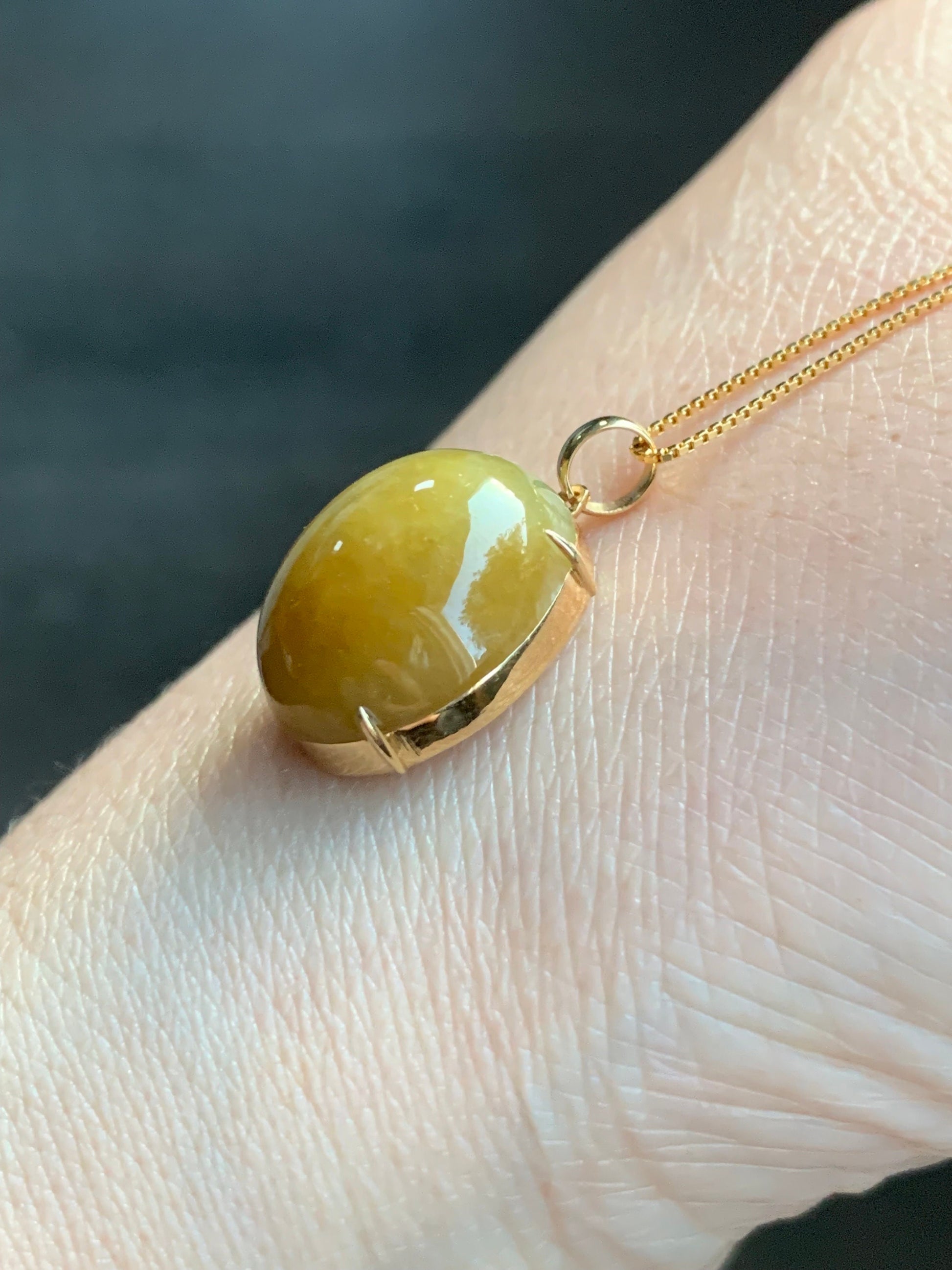 Certified Natural Burmese Translucent Intense Yellow Jadeite Large Oval Solitaire Pendant 18K Yellow Gold 3.91g 天然缅甸细糯鸡油黄翡翠大蛋面镶嵌吊坠 1467