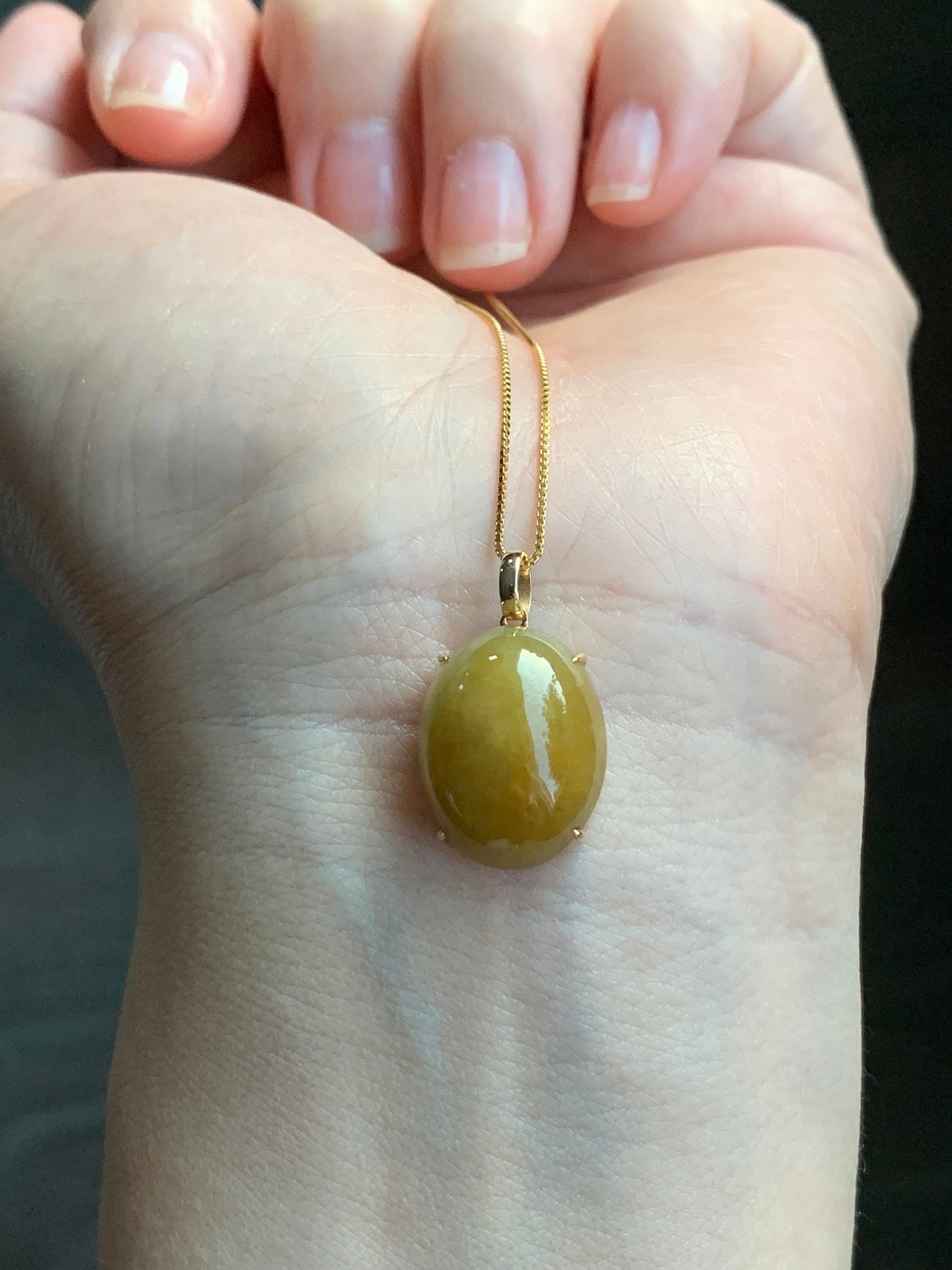 Certified Natural Burmese Translucent Intense Yellow Jadeite Large Oval Solitaire Pendant 18K Yellow Gold 3.91g 天然缅甸细糯鸡油黄翡翠大蛋面镶嵌吊坠 1467