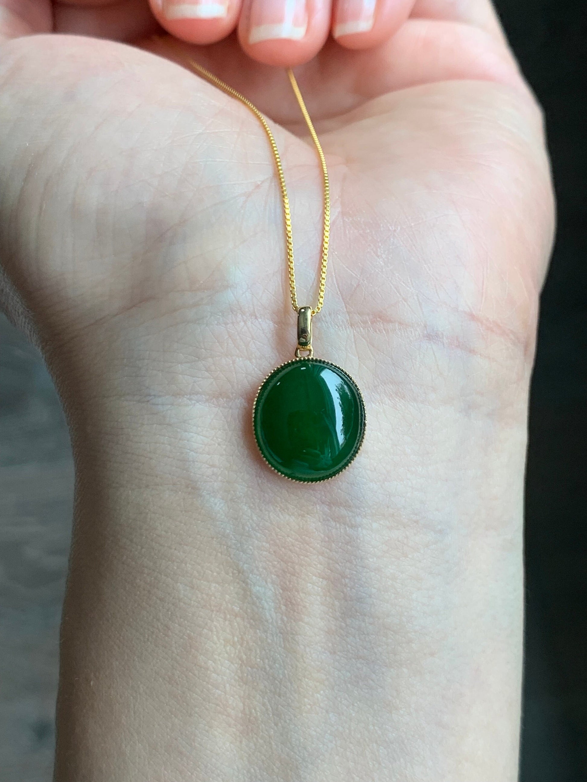 Certified Natural Guatemalan Icy Highly Translucent Vibrant Green Jadeite Oval Pendant 18K Yellow Gold 天然老种冰危绿翡翠镶嵌吊坠 1456