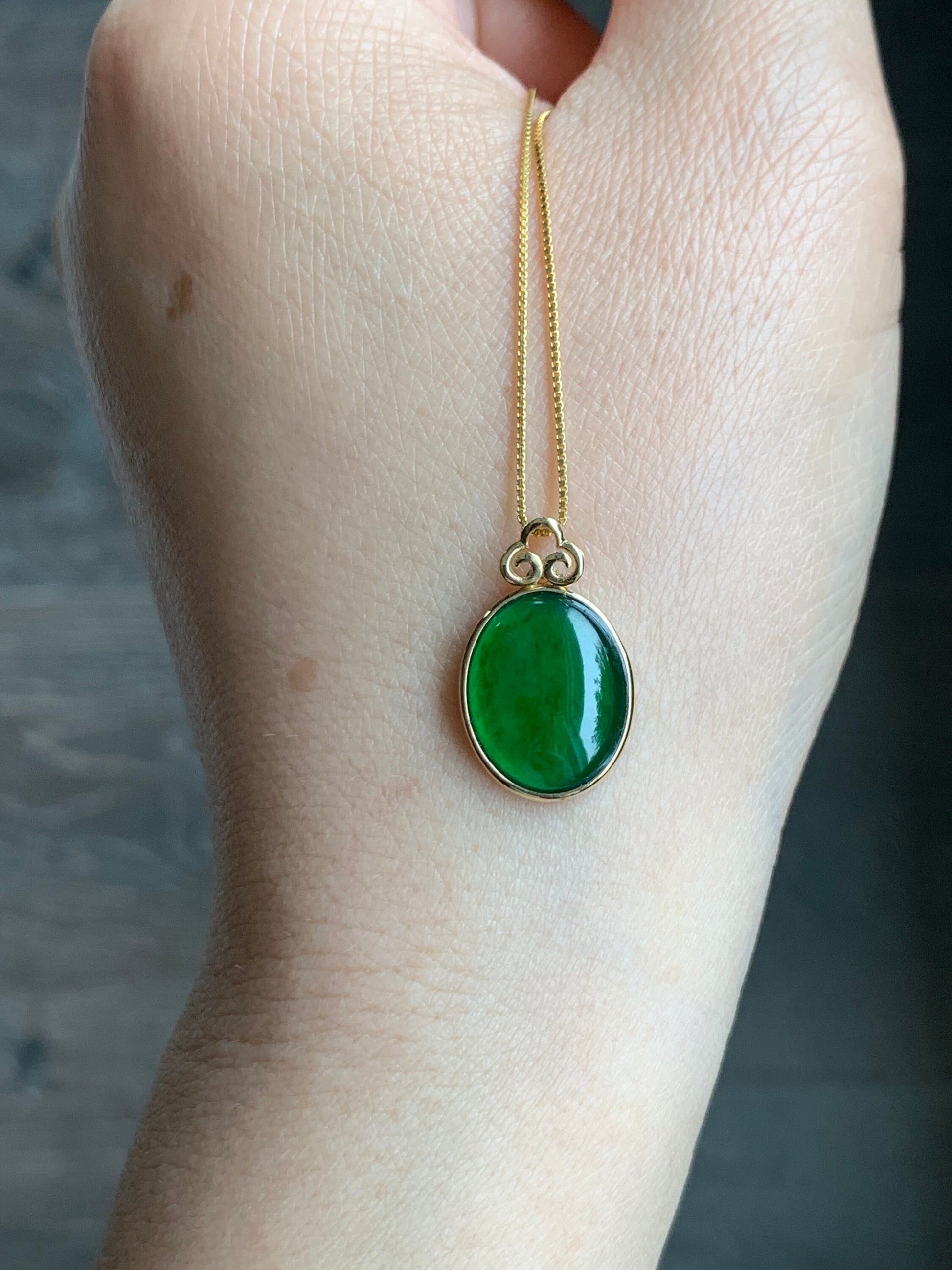 Certified Natural Guatemalan Icy Highly Translucent Vibrant Green Jadeite Oval Pendant 18K Yellow Gold Ruyi Design 天然老种冰危绿翡翠如意款镶嵌吊坠 1455