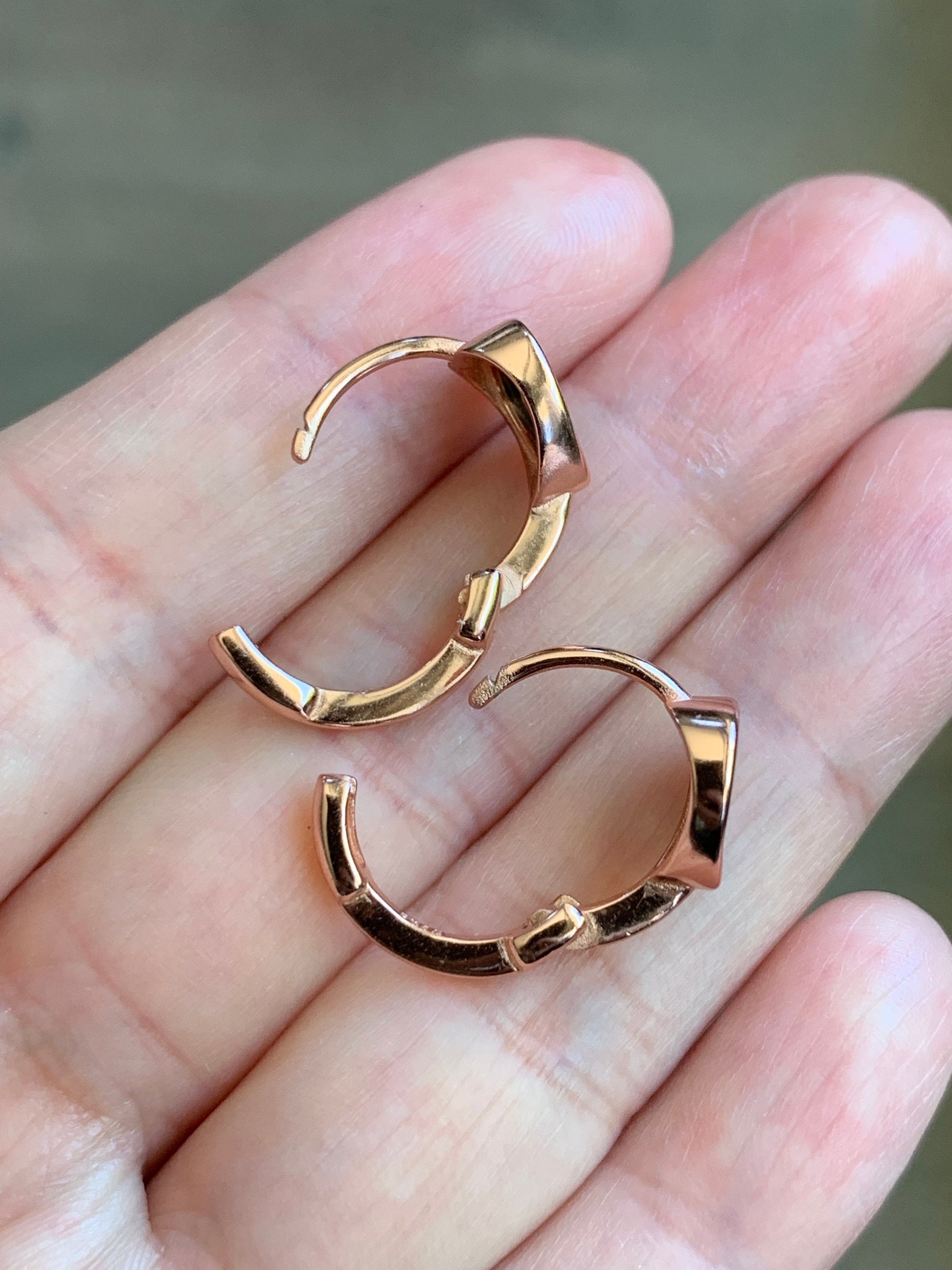 Natural Burmese Translucent Black Jadeite Heart Design Hoop Huggie Earrings S925 Sterling Silver Rose Gold Finish 3g 天然缅甸墨翠翡翠爱心银镶耳包