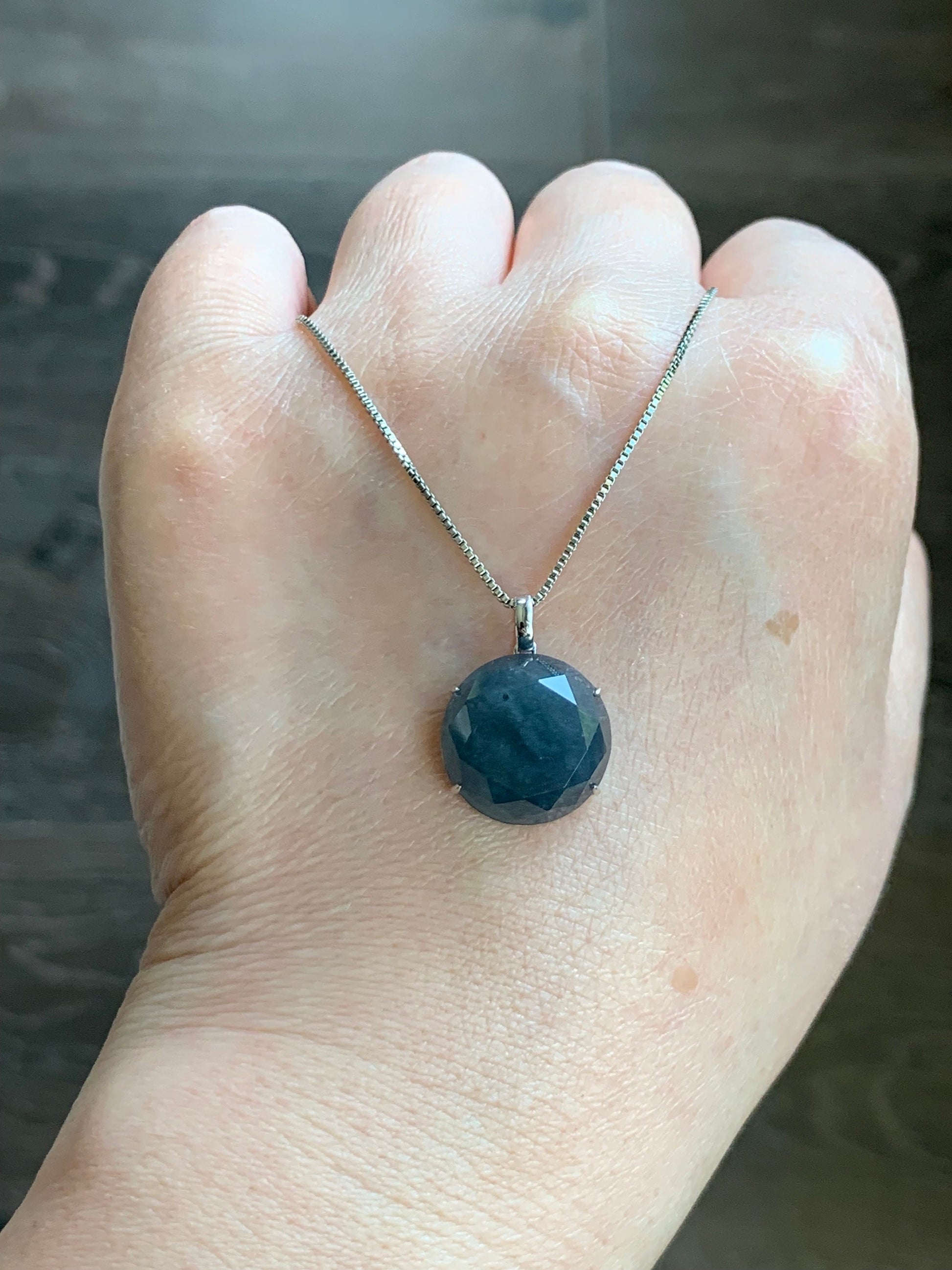 Certified Natural Guatemalan Icy Translucent Dark Blue Wuji Faceted Round Jadeite Pendant 18K White Gold 2.85g 天然冰危蓝乌鸡翡翠切割面蛋面镶嵌吊坠 1446
