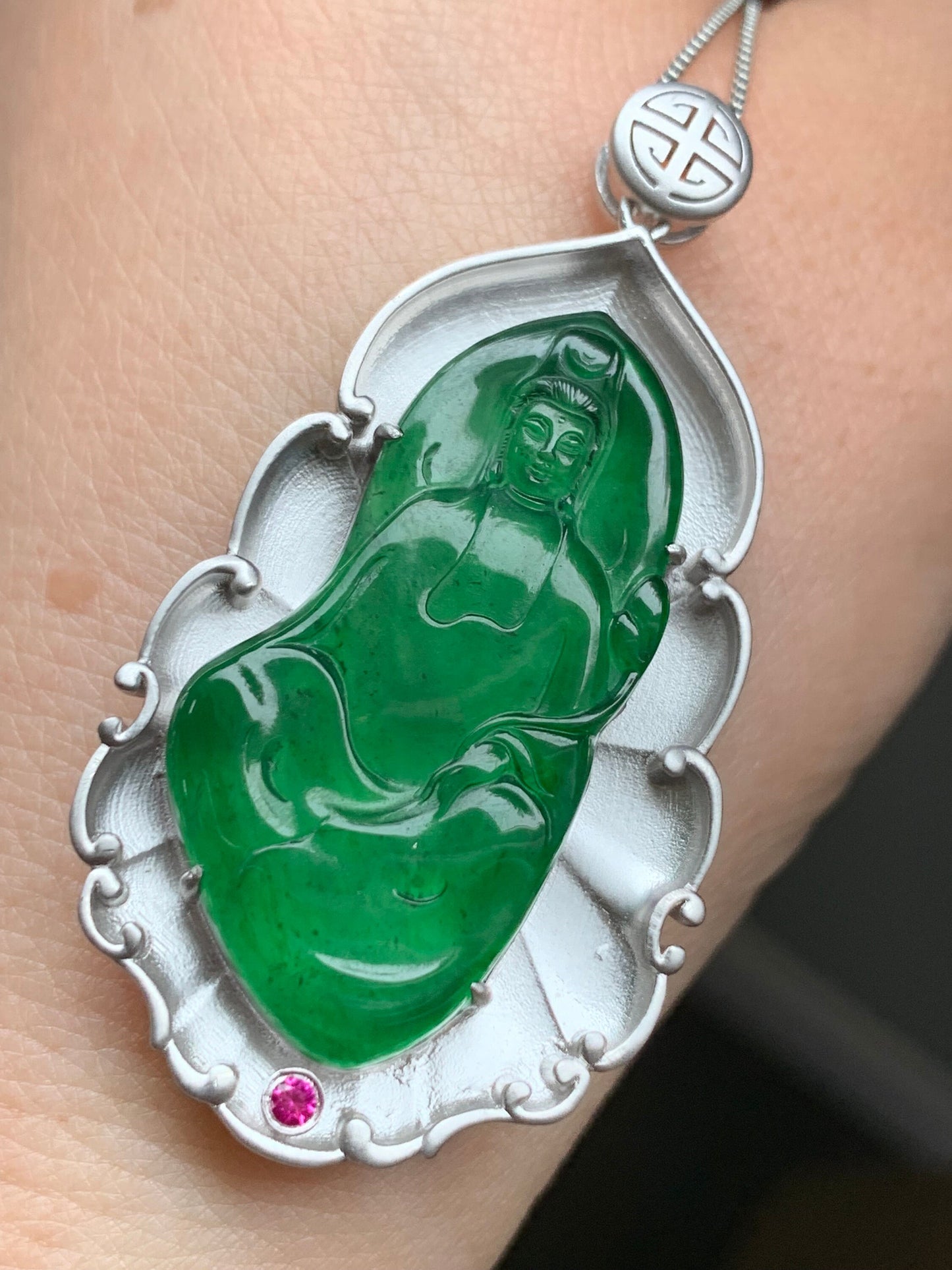 Certified Natural Guatemalan Icy Highly Translucent Vibrant Green Jadeite Carved Guanyin Pendant Sterling Silver 10.95g 天然老种冰危绿翡翠观音镶嵌吊坠 1470