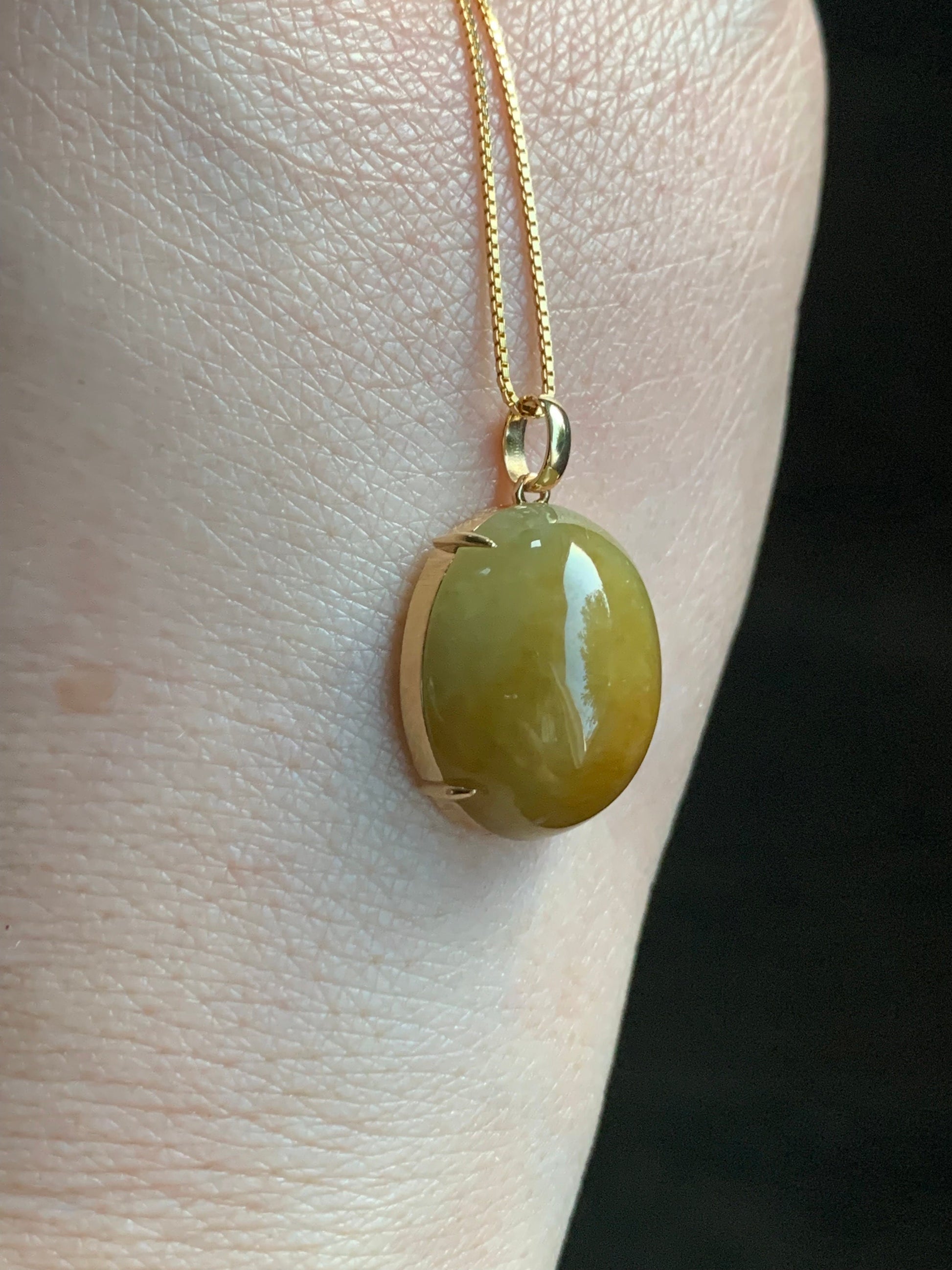 Certified Natural Burmese Translucent Intense Yellow Jadeite Large Oval Solitaire Pendant 18K Yellow Gold 3.91g 天然缅甸细糯鸡油黄翡翠大蛋面镶嵌吊坠 1467