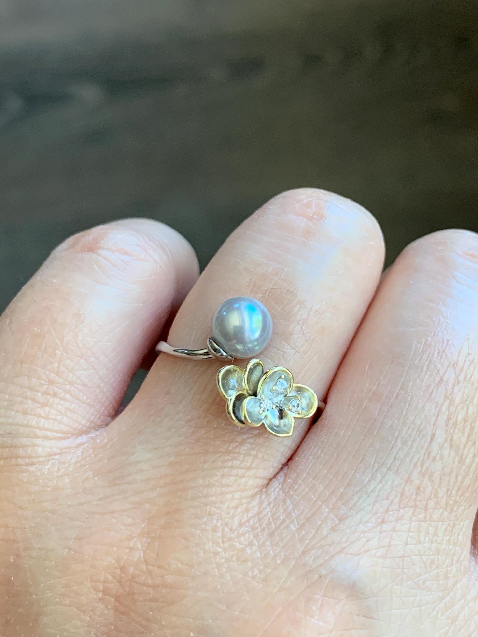 Natural Genuine Saltwater Silver Gray Pearl Round 925 Sterling Silver Floral Ring Bicolored Finish Adjustable 6.5mm 天然海水奶奶灰圆珍珠银托戒指 NNH512-4A