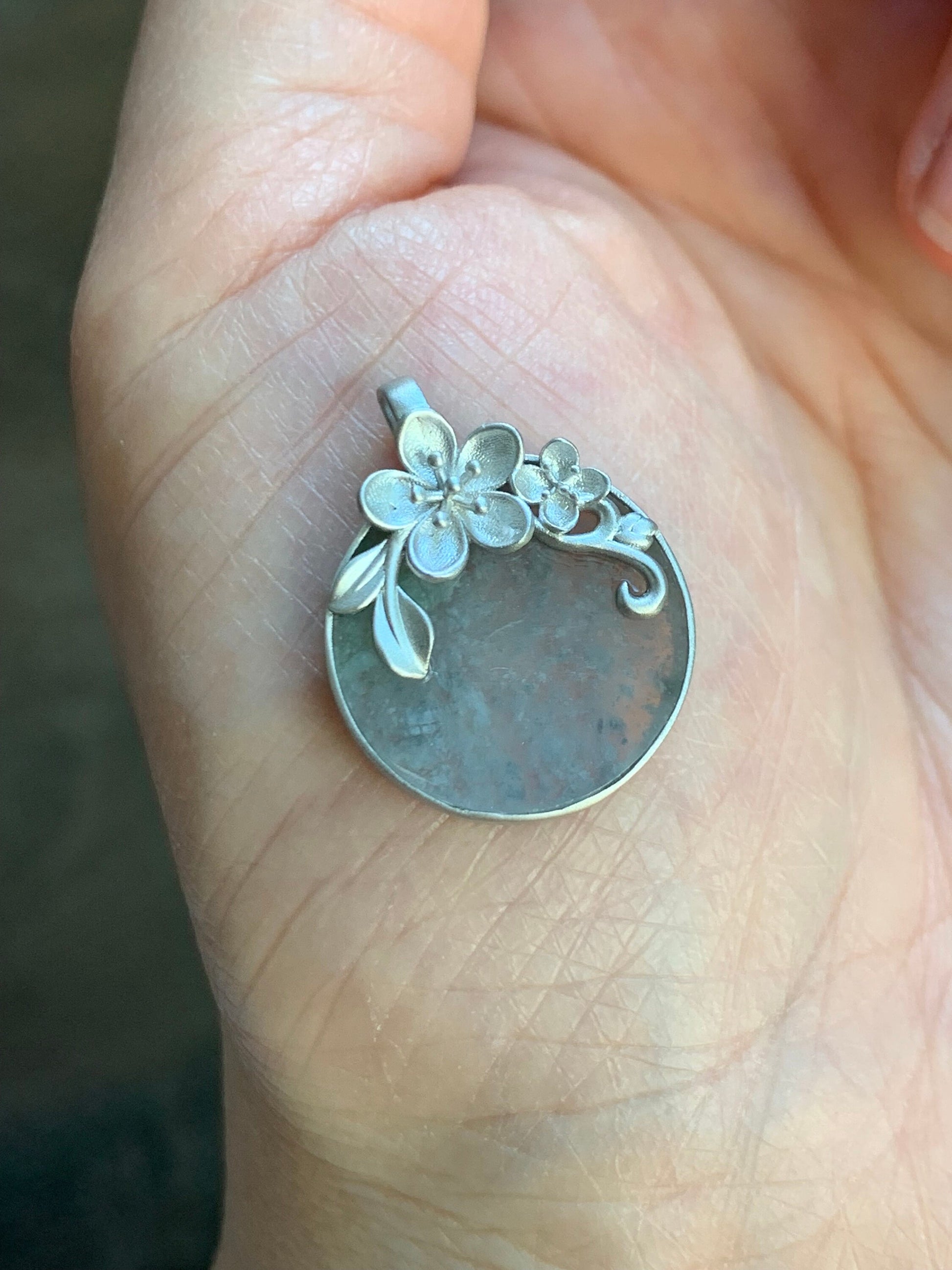 Certified Natural Burmese Moxisha Icy Highly Translucent Wuji Jadeite Round Pendant Wu Shi Pai Sterling Silver 天然缅甸莫西沙冰乌鸡翡翠无事牌镶嵌吊坠 0379