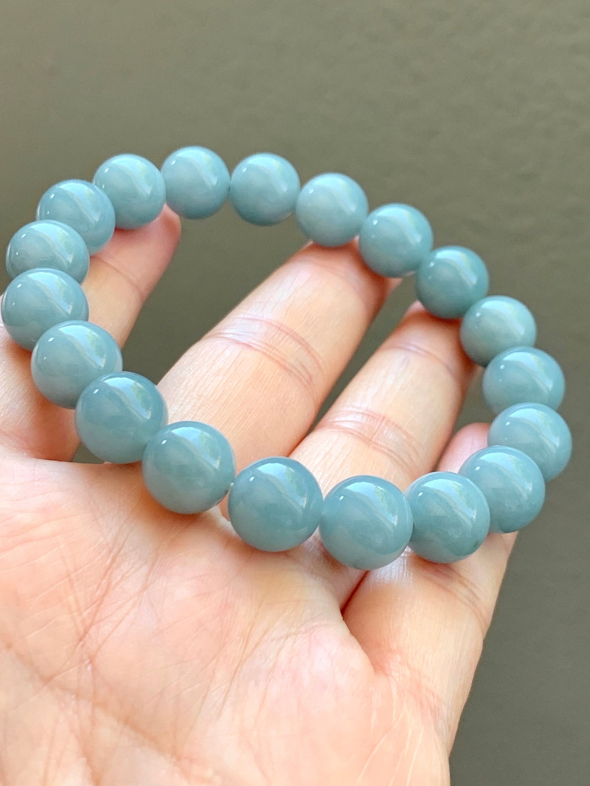 LARGE Natural Guatemalan Icy Translucent Light Dusty Blue Jadeite Beaded Bracelet Stretchy 10.5mm 7.25” 37g 天然糯冰危淡蓝翡翠大卡圆珠手串 DWL125
