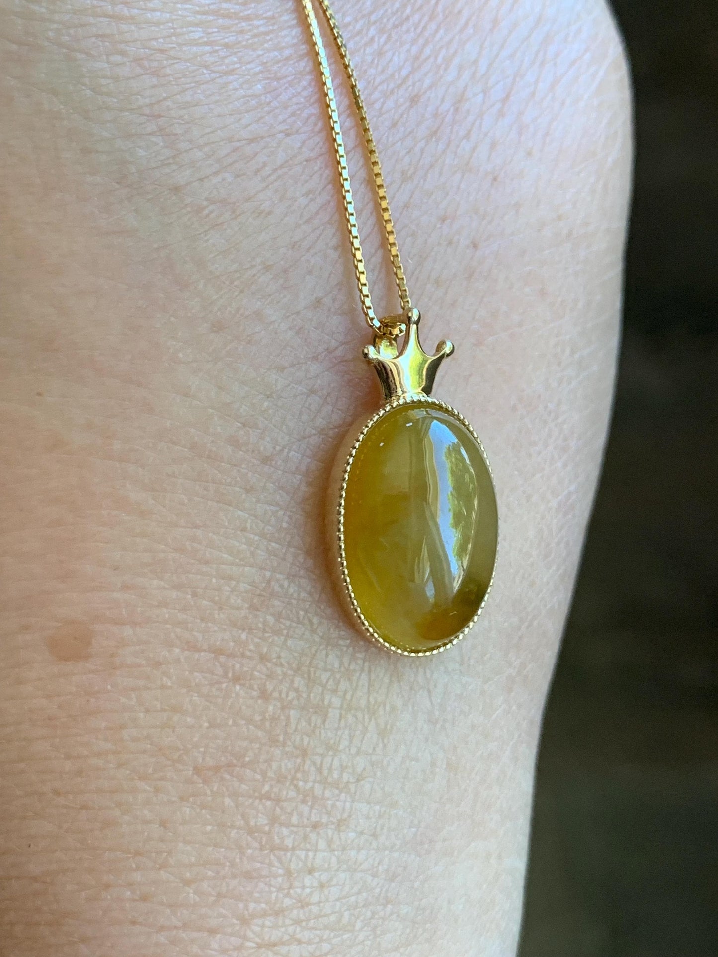 Certified Natural Burmese Icy Translucent Intense Yellow Jadeite Oval Cabochon Pendant Crown Design 18K Yellow Gold 天然缅甸起冰油黄翡翠皇冠镶嵌吊坠 8627