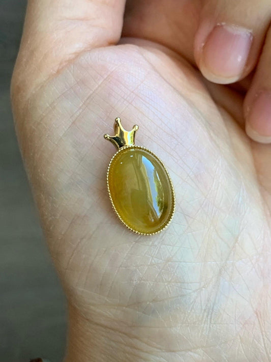 Certified Natural Burmese Icy Translucent Intense Yellow Jadeite Oval Cabochon Pendant Crown Design 18K Yellow Gold 天然缅甸起冰油黄翡翠皇冠镶嵌吊坠 8627