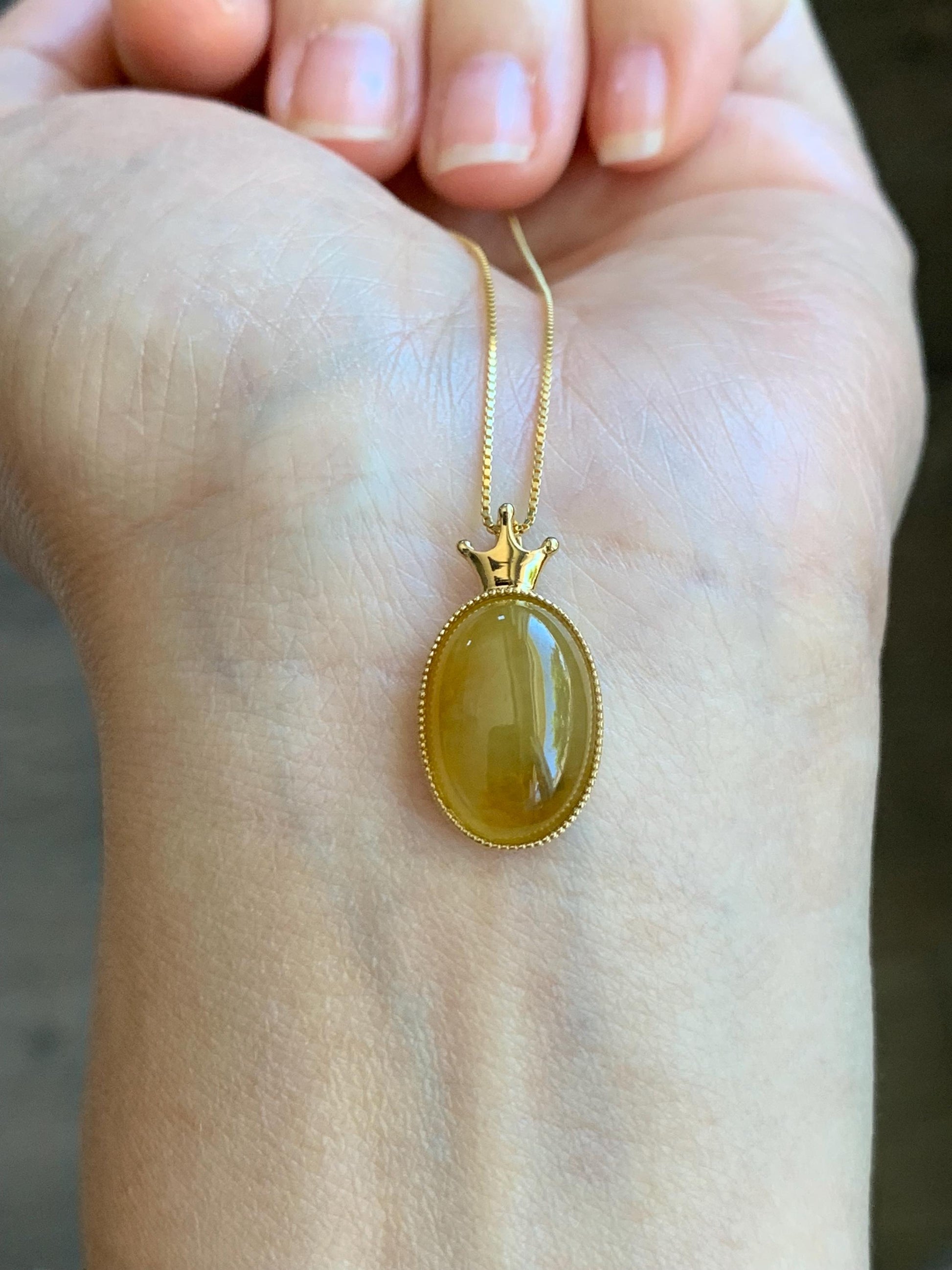 Certified Natural Burmese Icy Translucent Intense Yellow Jadeite Oval Cabochon Pendant Crown Design 18K Yellow Gold 天然缅甸起冰油黄翡翠皇冠镶嵌吊坠 8627