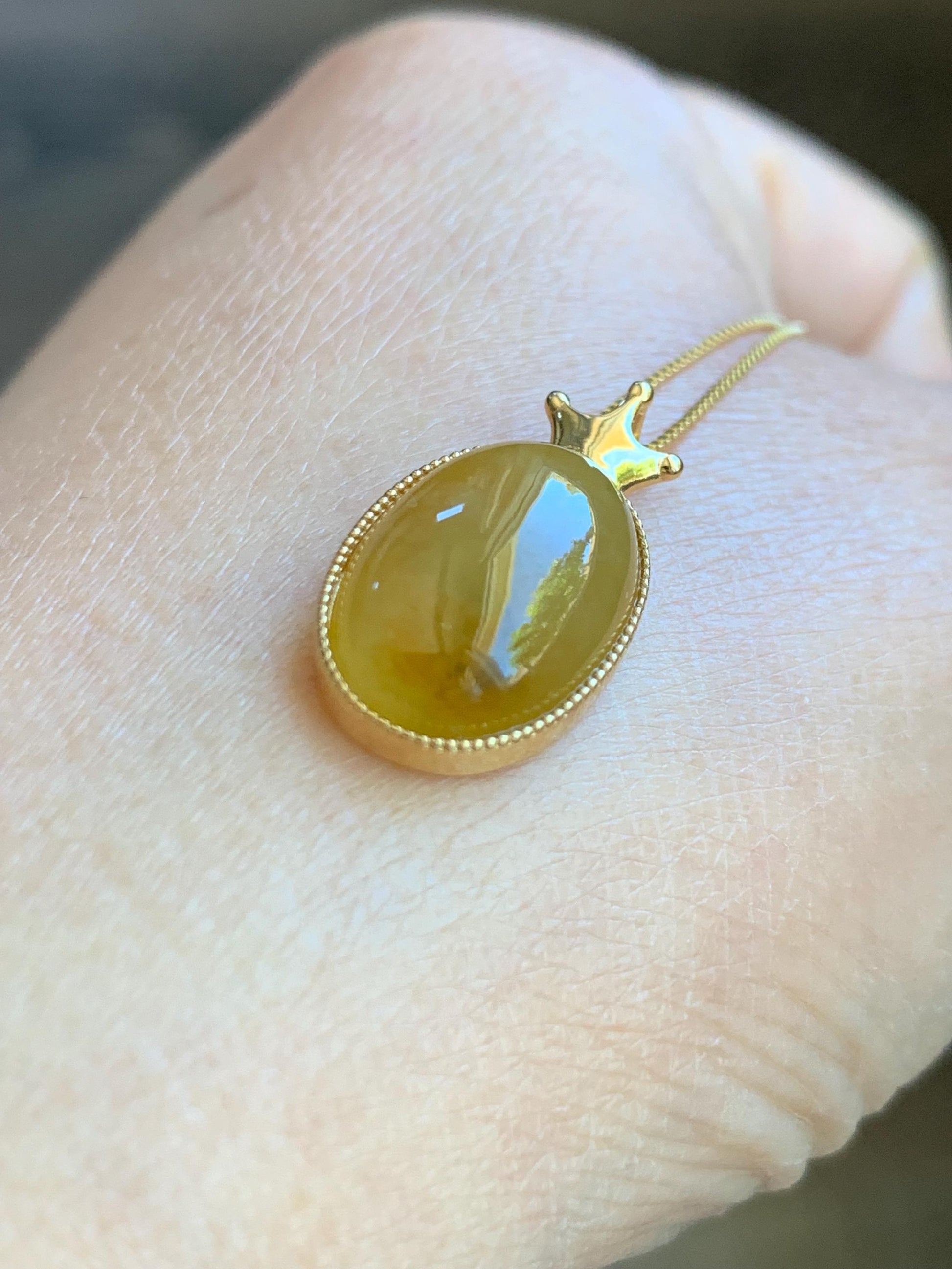 Certified Natural Burmese Icy Translucent Intense Yellow Jadeite Oval Cabochon Pendant Crown Design 18K Yellow Gold 天然缅甸起冰油黄翡翠皇冠镶嵌吊坠 8627