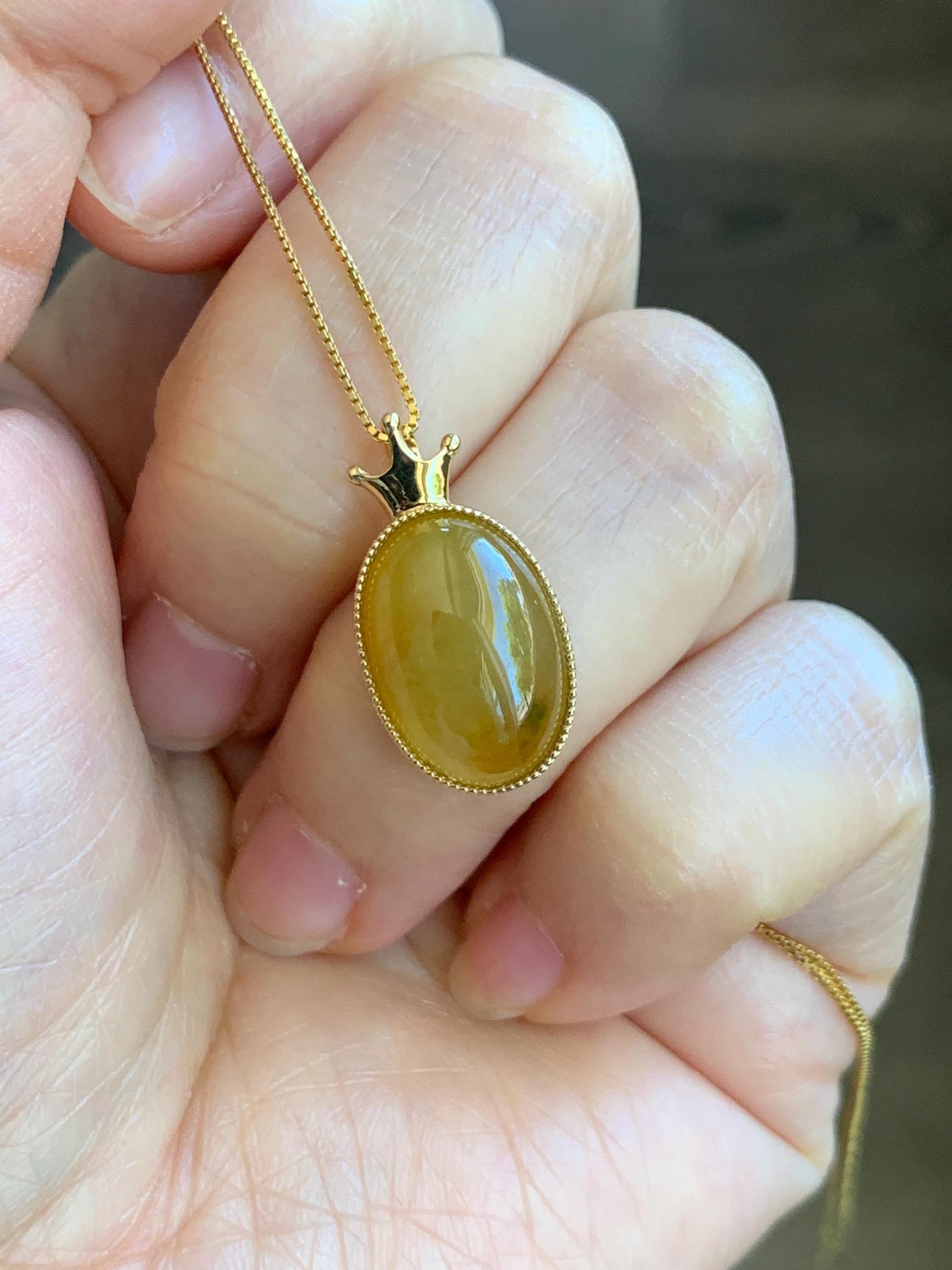 Certified Natural Burmese Icy Translucent Intense Yellow Jadeite Oval Cabochon Pendant Crown Design 18K Yellow Gold 天然缅甸起冰油黄翡翠皇冠镶嵌吊坠 8627
