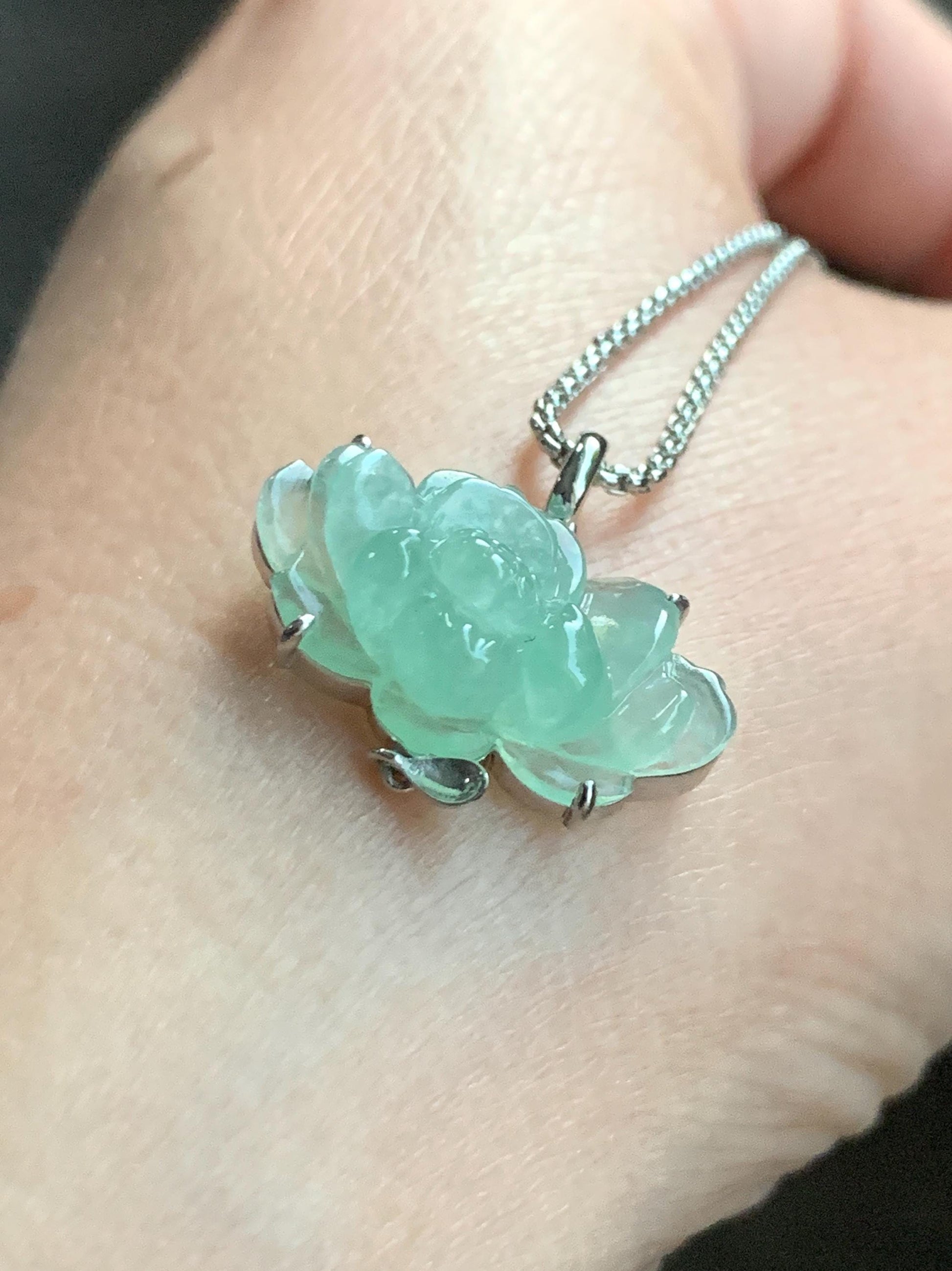Certified Natural Burmese Icy Highly Translucent Apple Green Jadeite Carved Lotus Flower Pendant 18K White Gold 2.59g 天然缅甸起冰果绿翡翠荷花镶嵌吊坠 8613