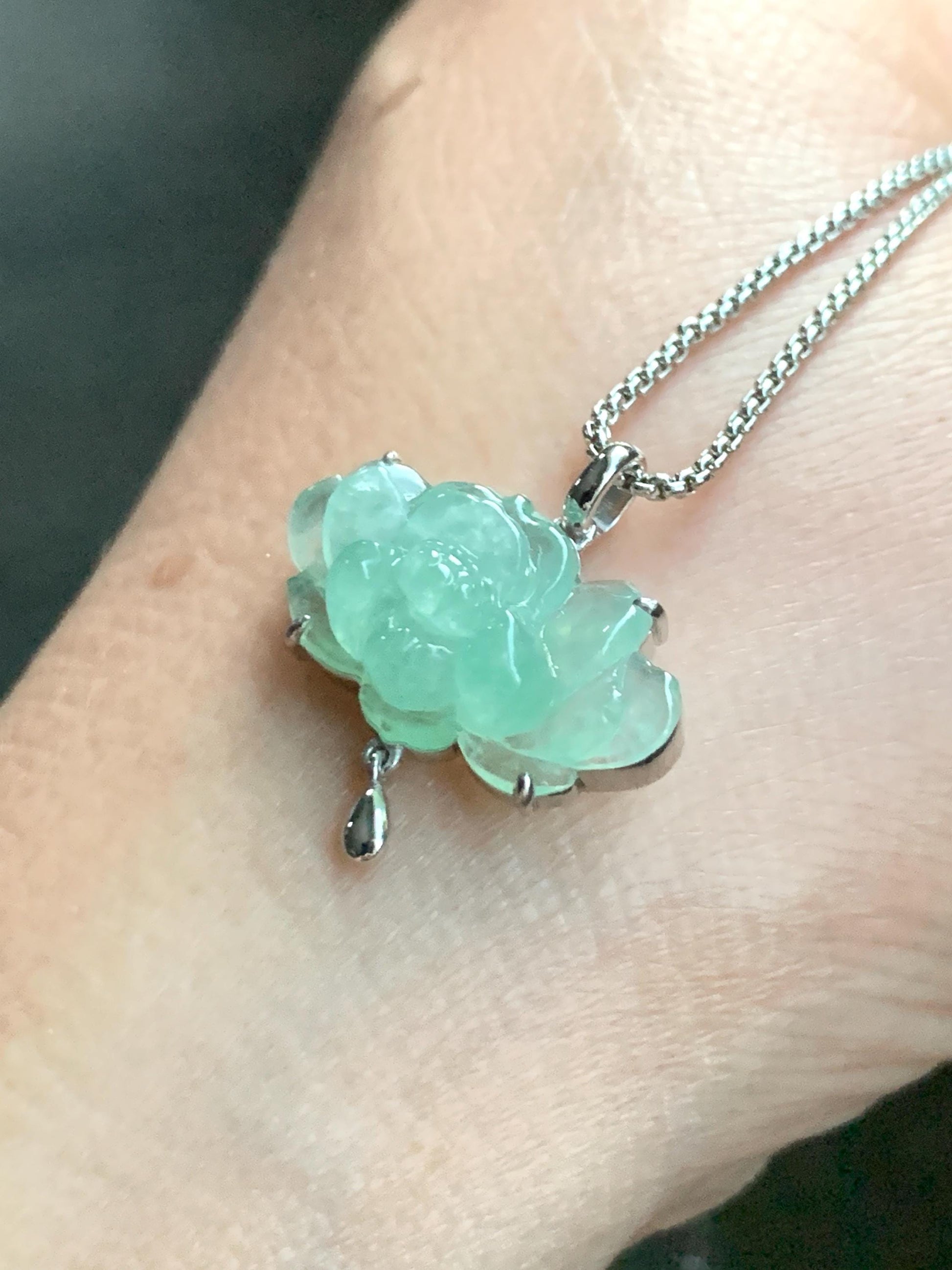 Certified Natural Burmese Icy Highly Translucent Apple Green Jadeite Carved Lotus Flower Pendant 18K White Gold 2.59g 天然缅甸起冰果绿翡翠荷花镶嵌吊坠 8613