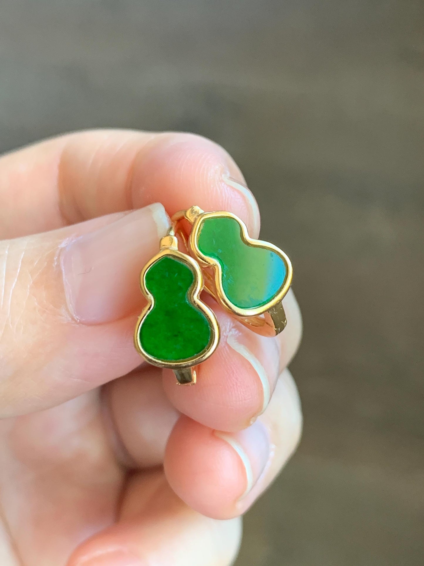 Certified Natural Burmese Vibrant Green Jadeite Gourd Hulu Huggie Hoop Earrings S925 Sterling Silver Yellow Gold Overlay 天然缅甸阳绿花青翡翠银镶耳包 6886