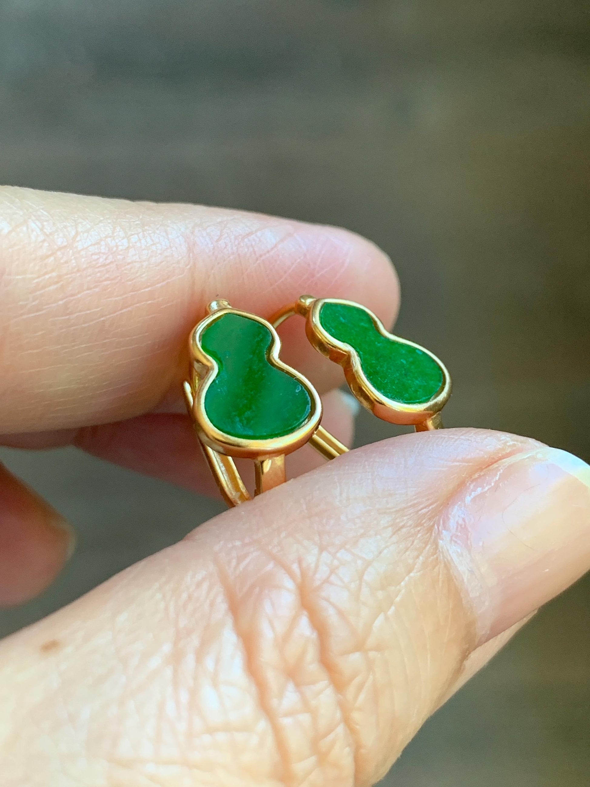 Certified Natural Burmese Vibrant Green Jadeite Gourd Hulu Huggie Hoop Earrings S925 Sterling Silver Yellow Gold Overlay 天然缅甸阳绿花青翡翠银镶耳包 6886