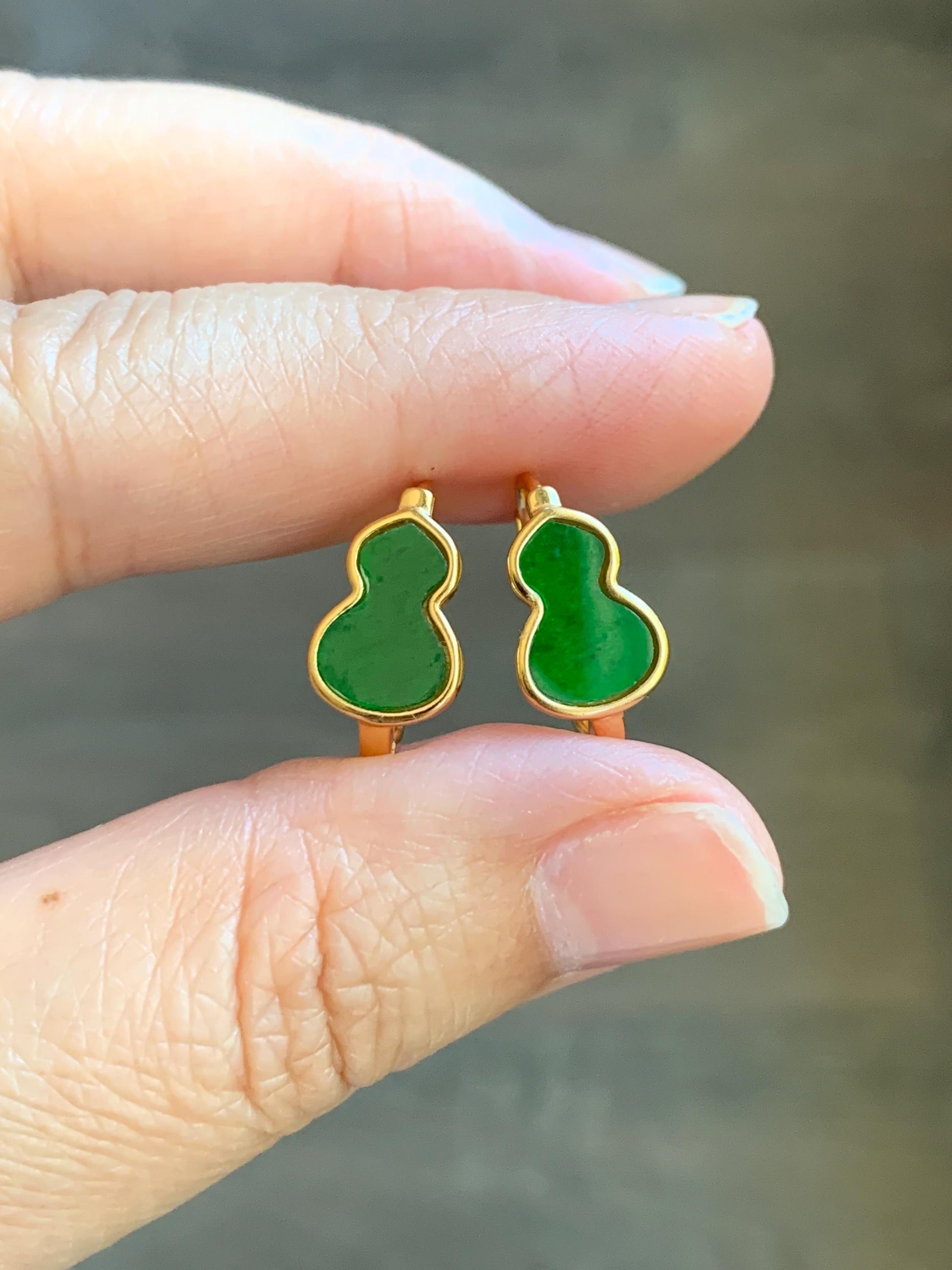 Certified Natural Burmese Vibrant Green Jadeite Gourd Hulu Huggie Hoop Earrings S925 Sterling Silver Yellow Gold Overlay 天然缅甸阳绿花青翡翠银镶耳包 6886