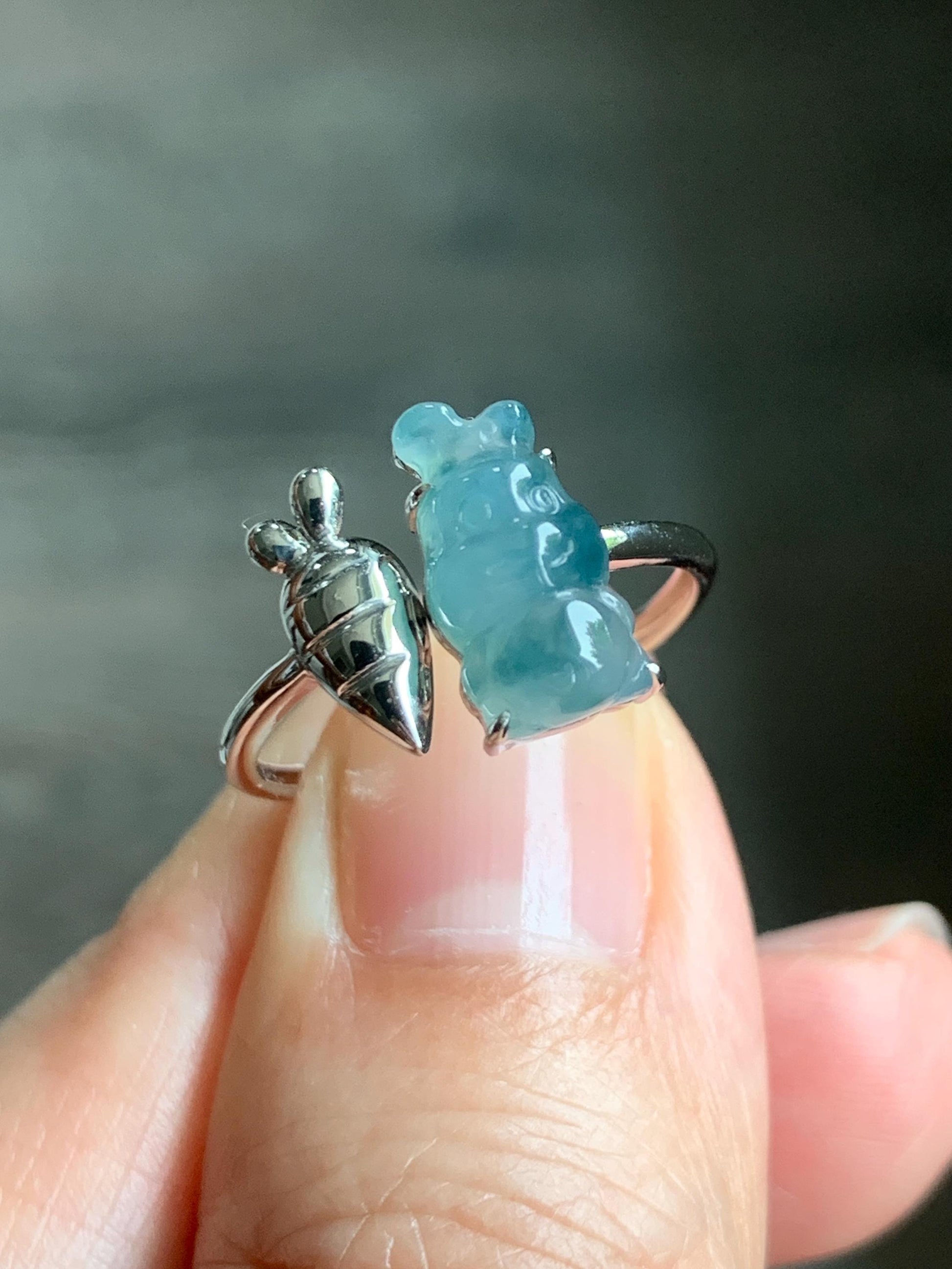 Certified Natural Burmese Icy Translucent Light Blue Teal Blue Marbled Jadeite Rabbit Carrot Ring 18K White Gold Sz 6.75 天然缅甸冰胶飘蓝花翡翠小兔萝卜镶嵌戒指