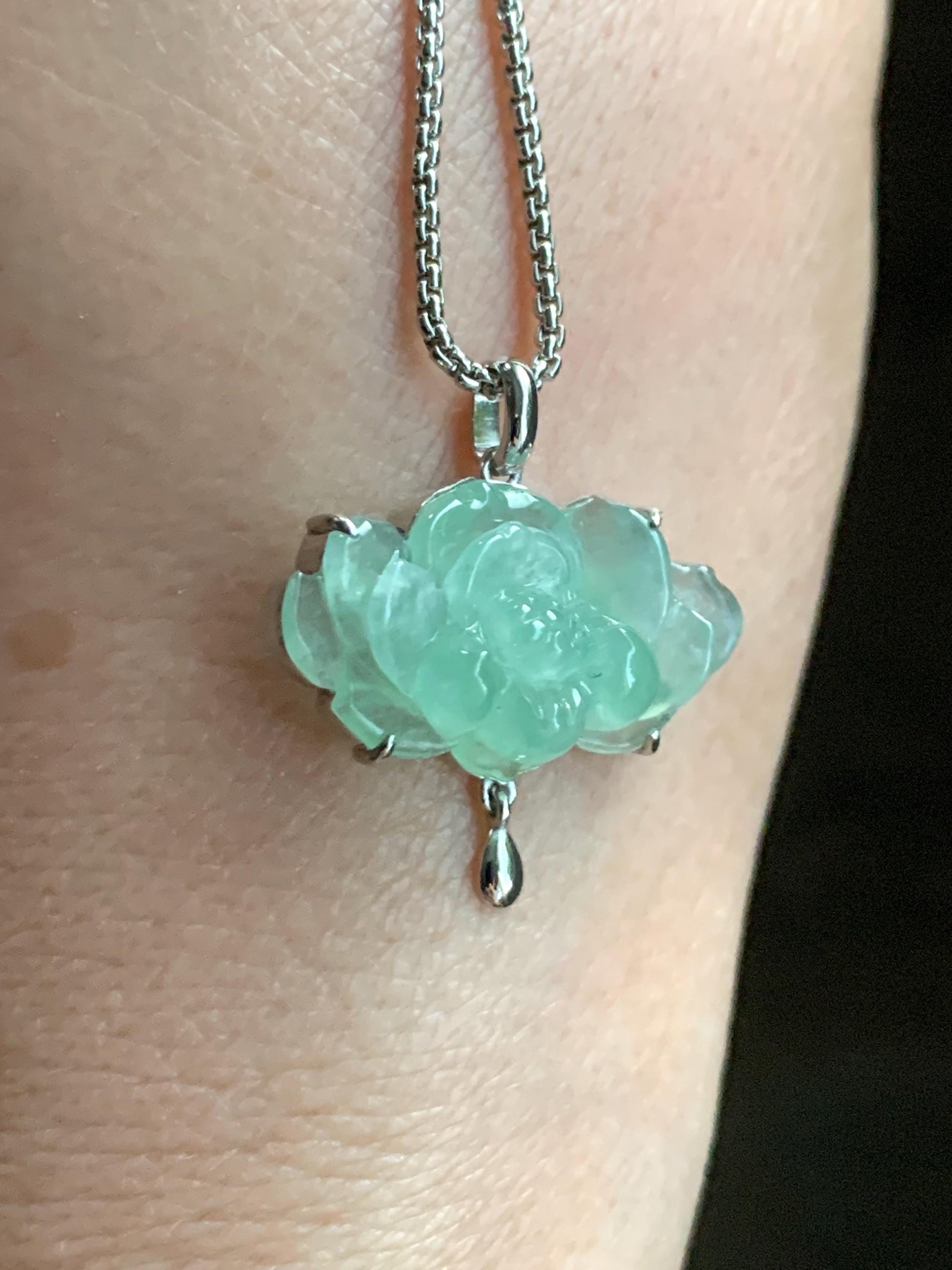 Certified Natural Burmese Icy Highly Translucent Apple Green Jadeite Carved Lotus Flower Pendant 18K White Gold 2.59g 天然缅甸起冰果绿翡翠荷花镶嵌吊坠 8613