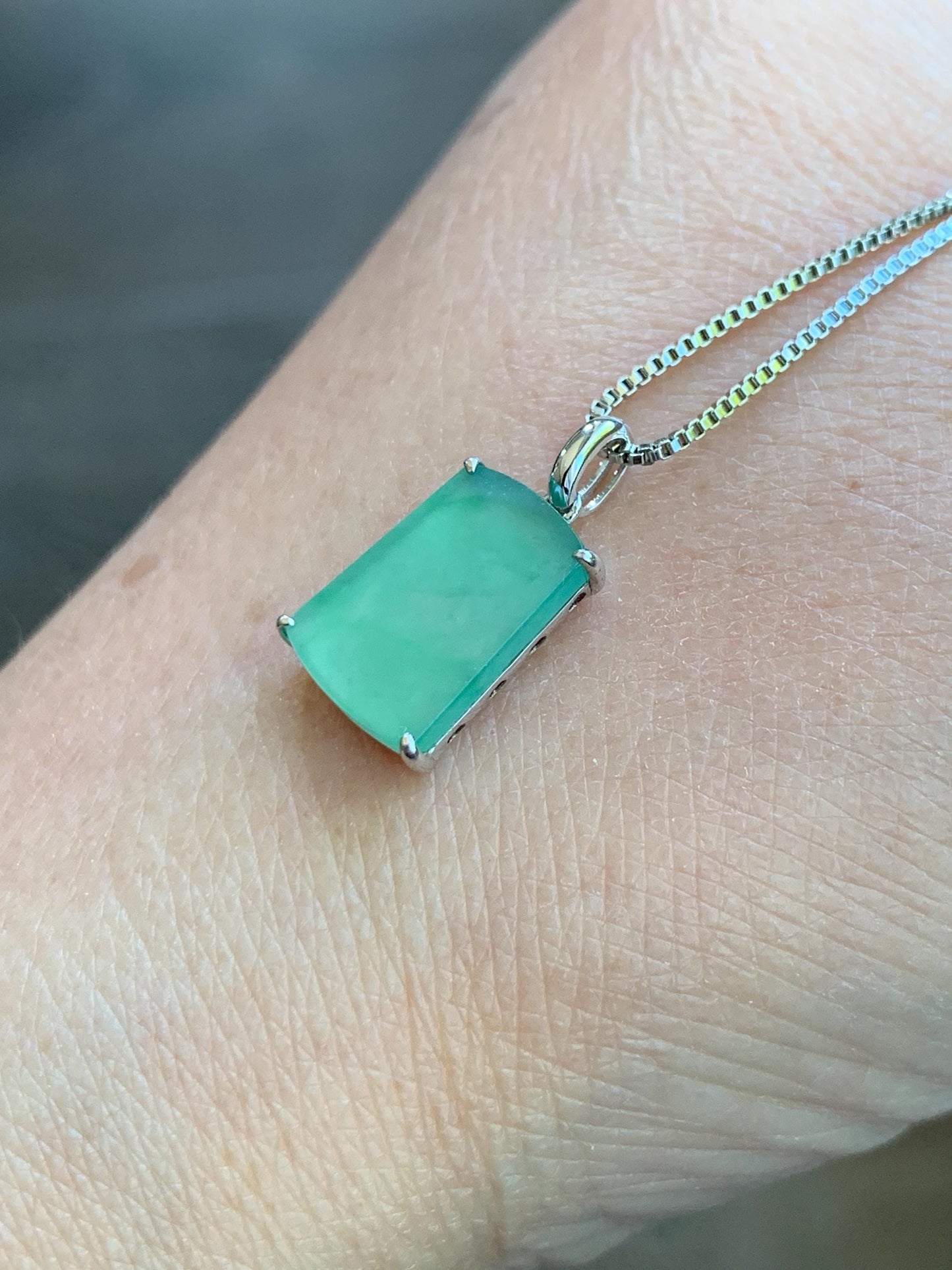 Petite Certified Natural Burmese Icy Highly Translucent Light Green Jadeite Wu Shi Pai Amulet 18K White Gold 1.27g 天然缅甸冰果绿翡翠无事牌镶嵌吊坠 6889