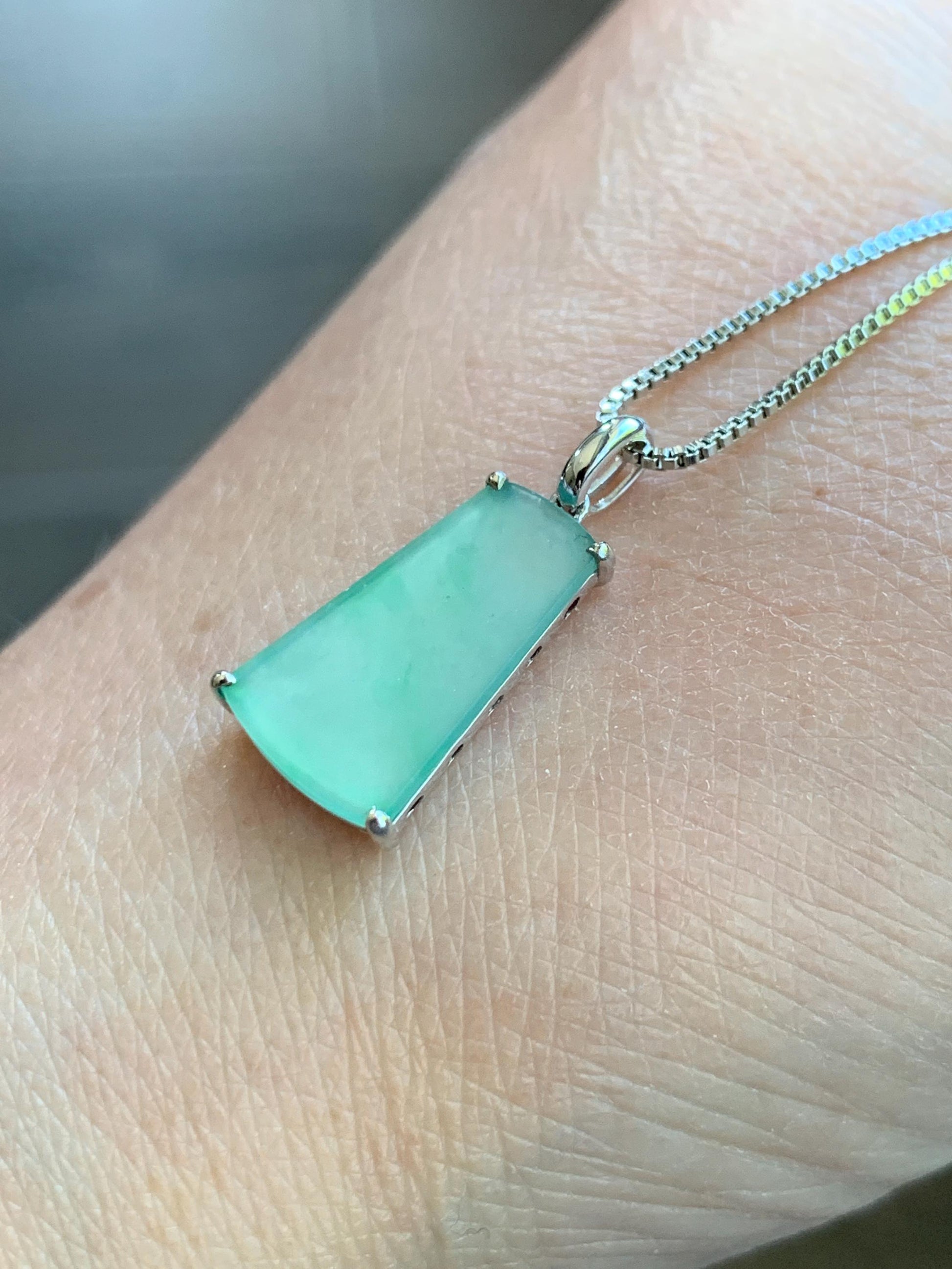 Petite Certified Natural Burmese Icy Highly Translucent Light Green Jadeite Wu Shi Pai Amulet 18K White Gold 1.26g 天然缅甸冰果绿翡翠无事牌镶嵌吊坠 6890