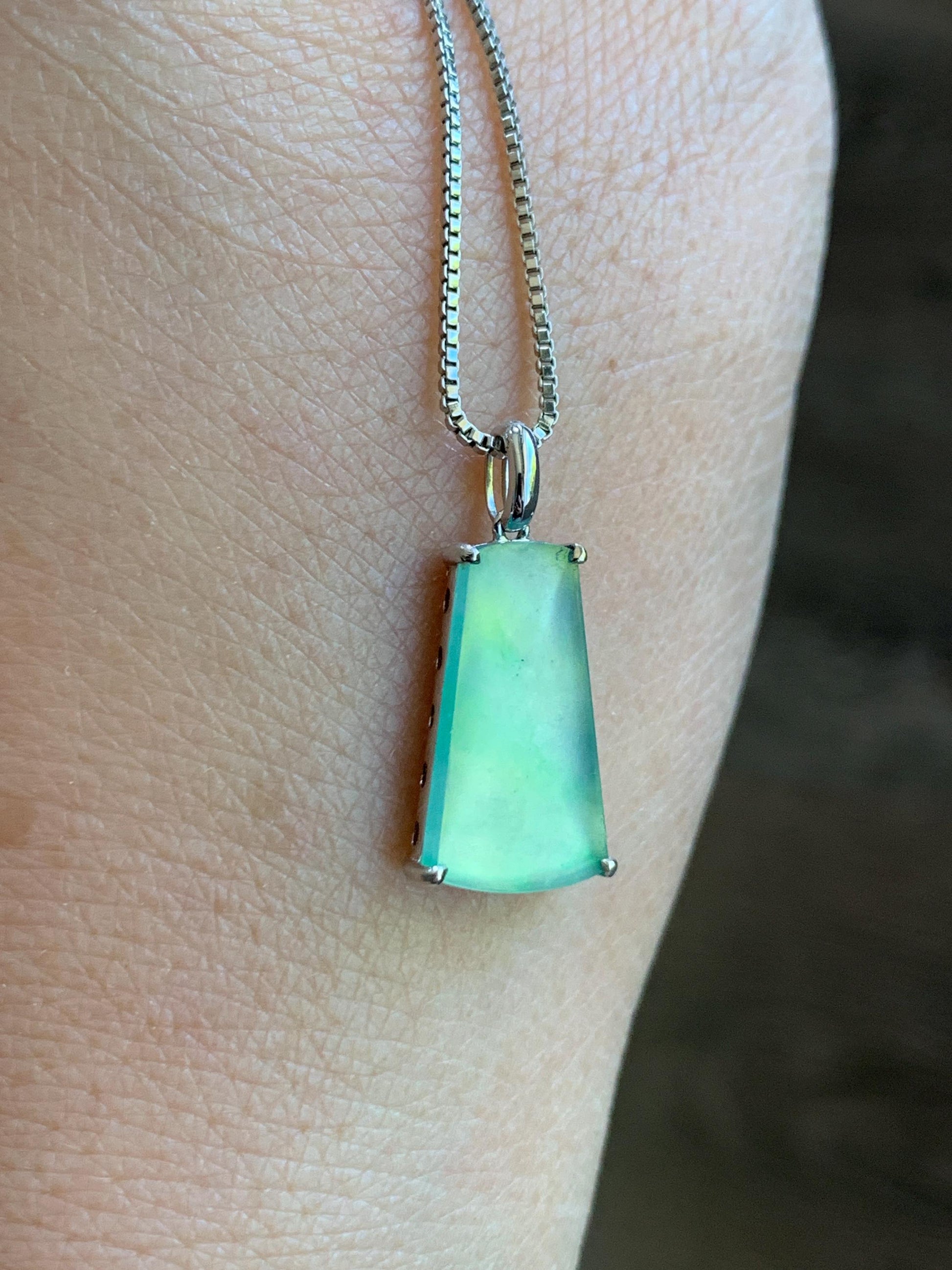 Petite Certified Natural Burmese Icy Highly Translucent Light Green Jadeite Wu Shi Pai Amulet 18K White Gold 1.26g 天然缅甸冰果绿翡翠无事牌镶嵌吊坠 6890