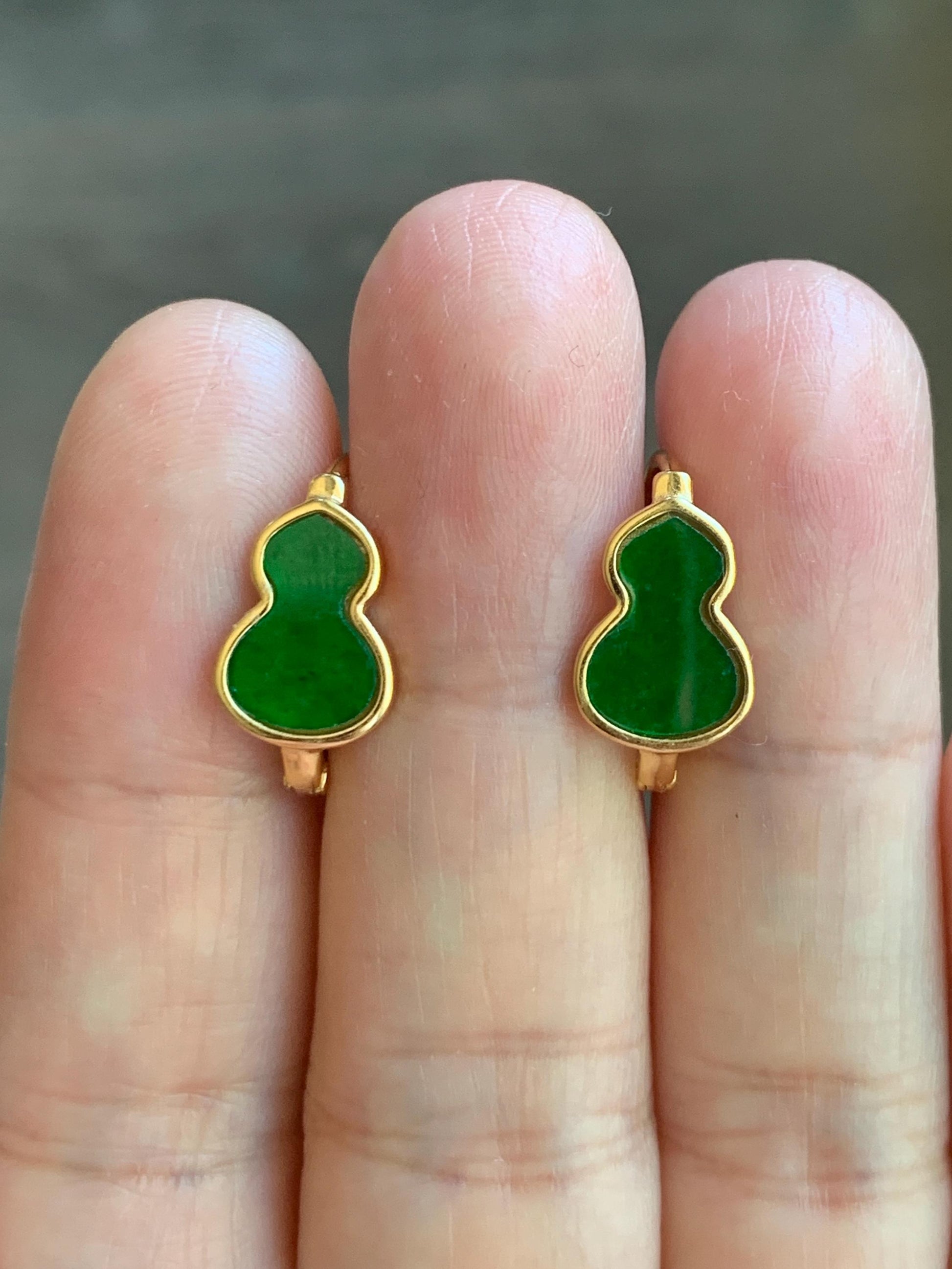 Certified Natural Burmese Vibrant Green Jadeite Gourd Hulu Huggie Hoop Earrings S925 Sterling Silver Yellow Gold Overlay 天然缅甸阳绿花青翡翠银镶耳包 6886