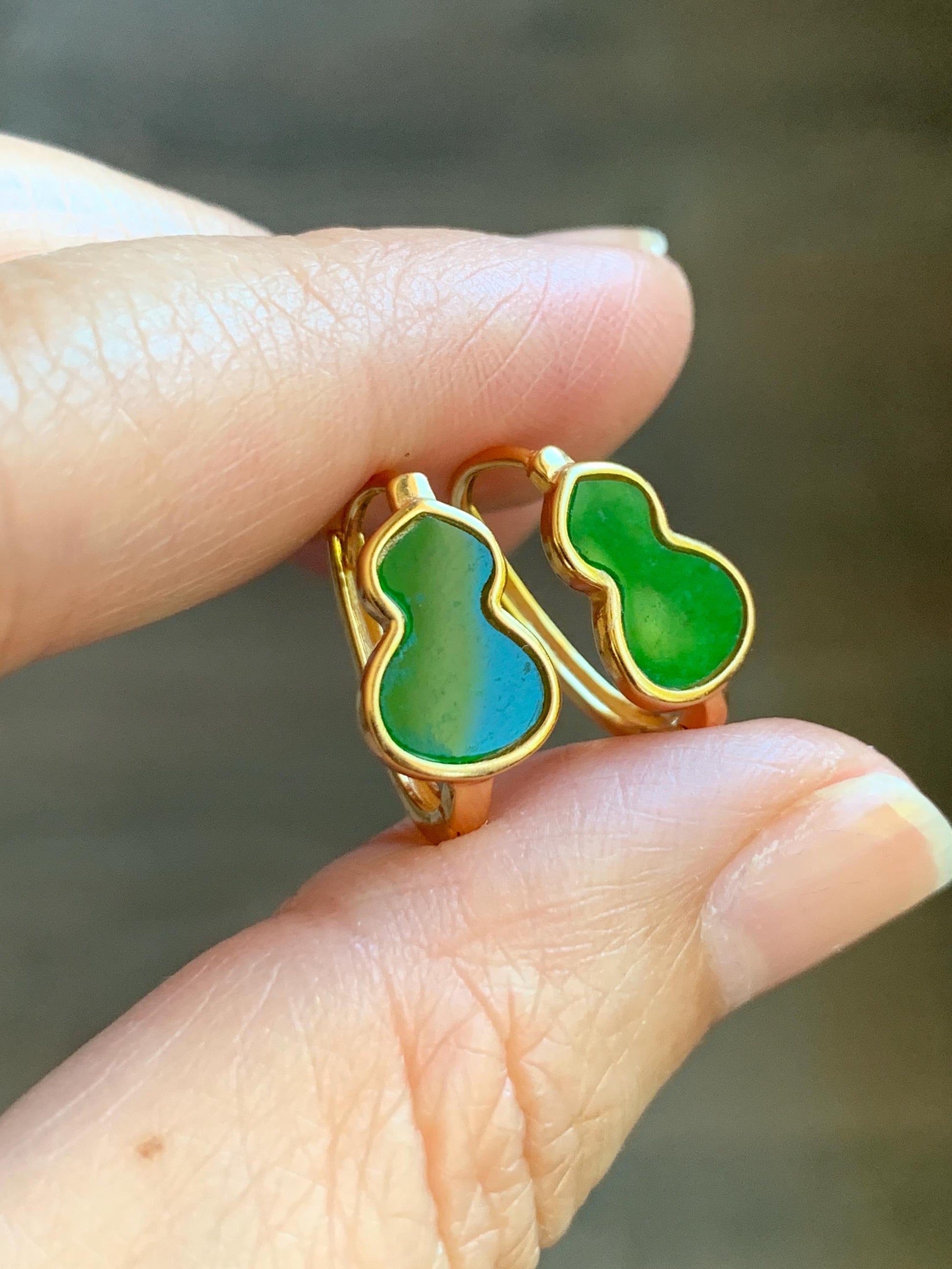 Certified Natural Burmese Vibrant Green Jadeite Gourd Hulu Huggie Hoop Earrings S925 Sterling Silver Yellow Gold Overlay 天然缅甸阳绿花青翡翠银镶耳包 6886