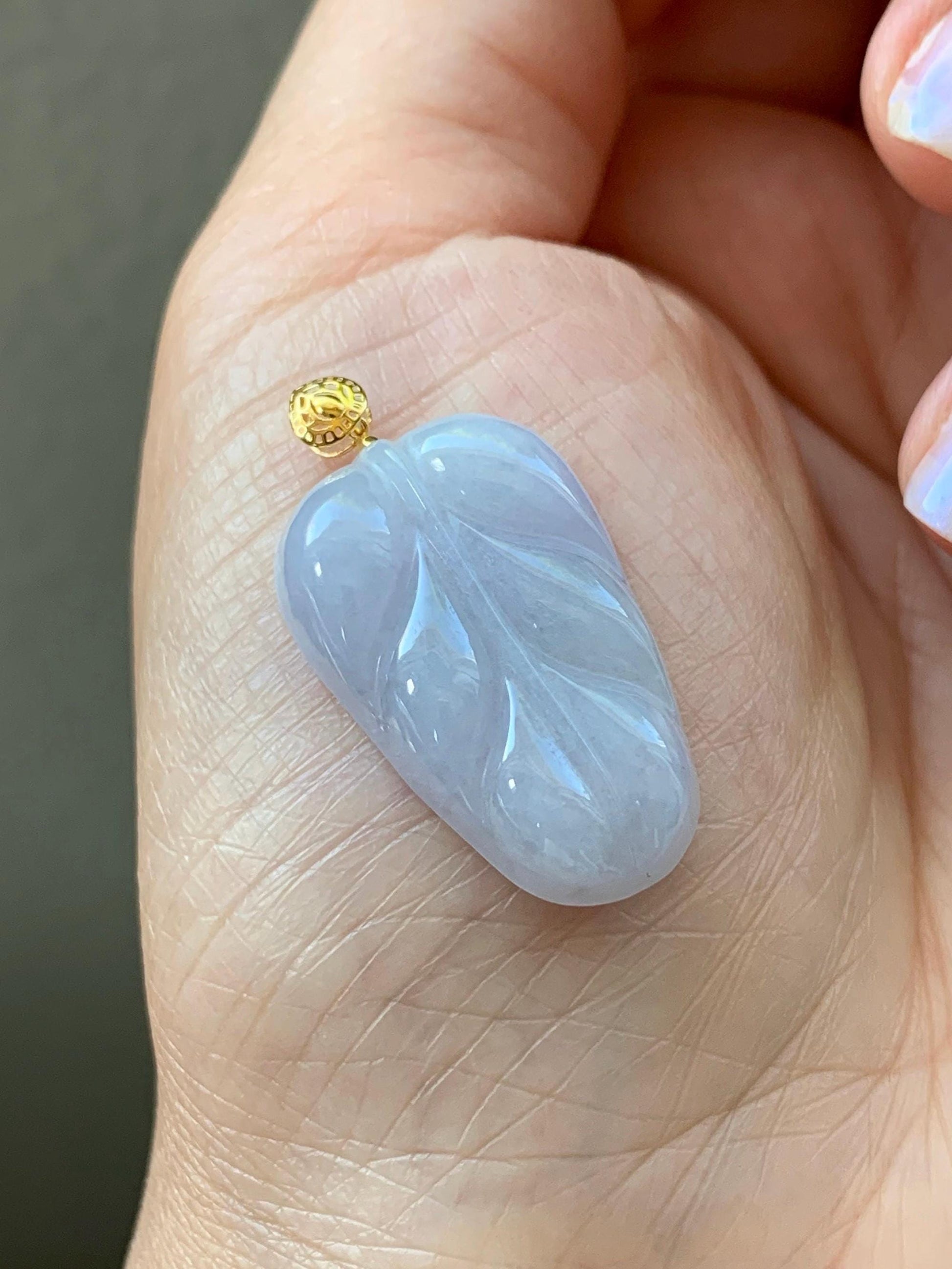 Natural Burmese Translucent Icy Light Purple Jadeite Carved Leaf Pendant 18K Yellow Gold Bail 天然缅甸冰淡紫翡翠叶子镶嵌吊坠
