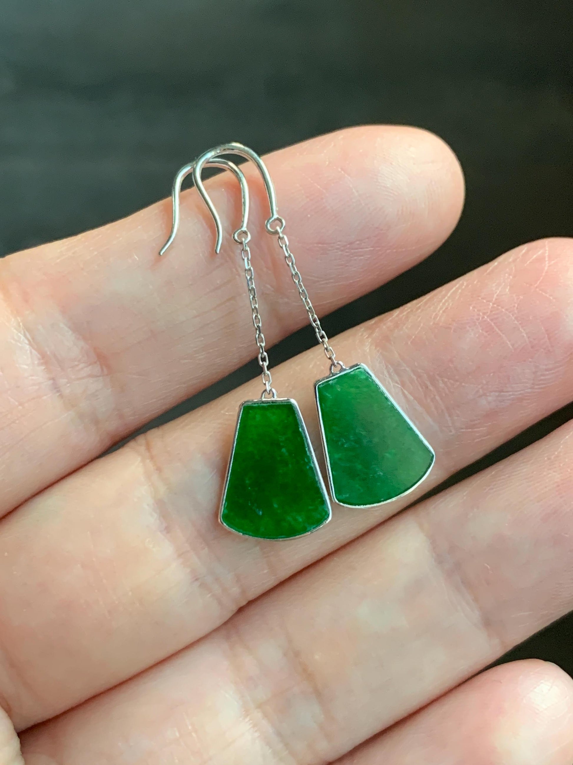 Certified Natural Burmese Icy Vibrant Hot Green Jadeite Dangle Earrings 18K White Gold 1.03g 天然缅甸阳绿翡翠镶嵌耳钩 6888