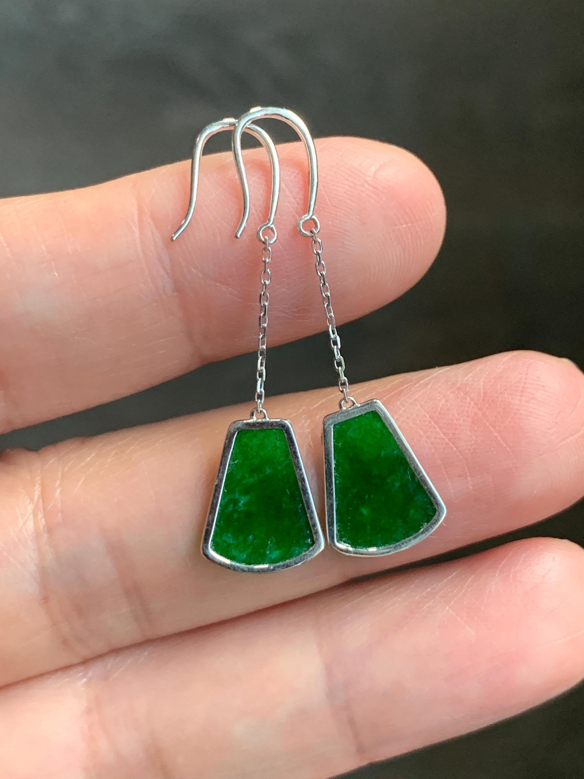 Certified Natural Burmese Icy Vibrant Hot Green Jadeite Dangle Earrings 18K White Gold 1.03g 天然缅甸阳绿翡翠镶嵌耳钩 6888