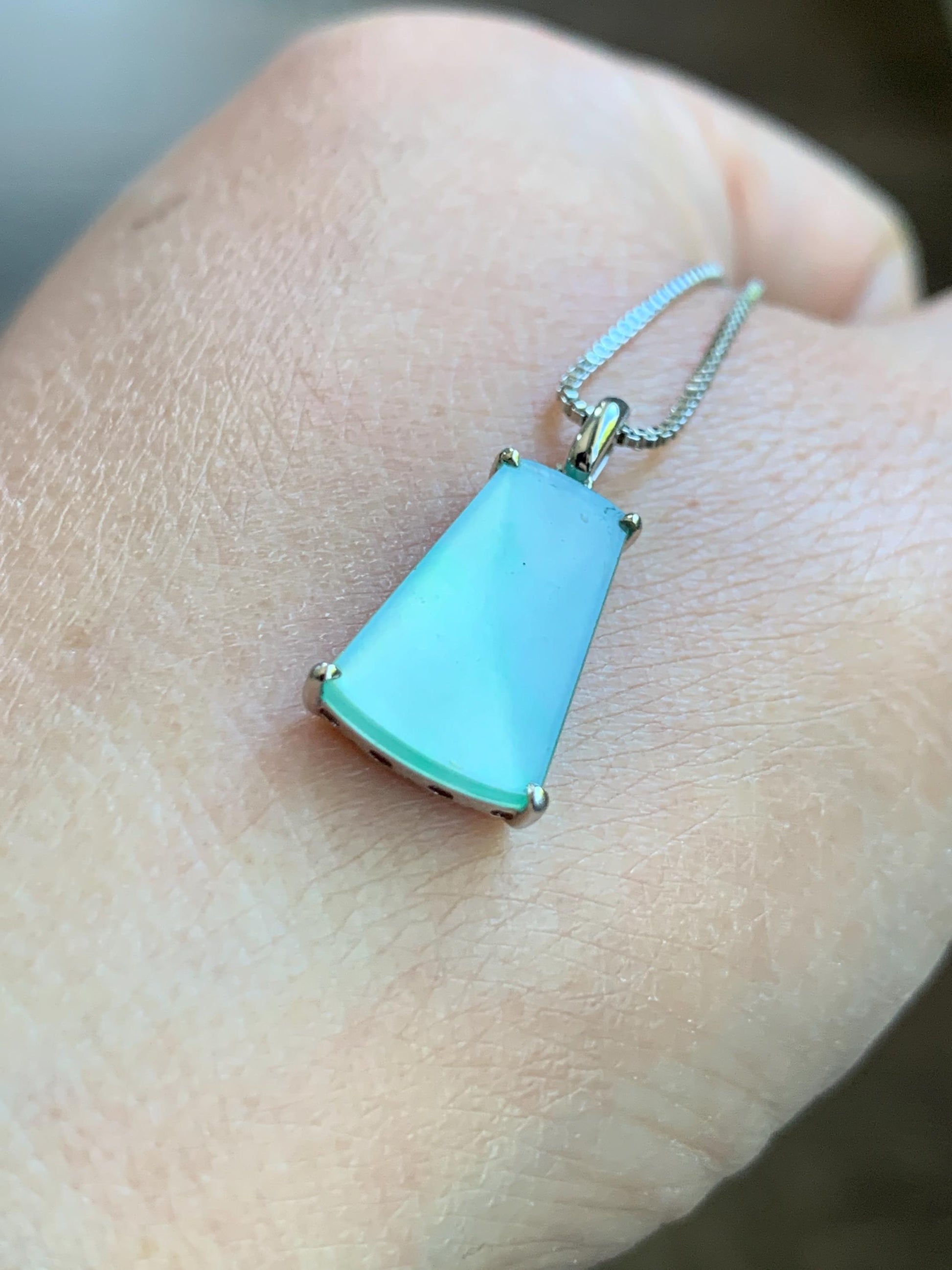 Petite Certified Natural Burmese Icy Highly Translucent Light Green Jadeite Wu Shi Pai Amulet 18K White Gold 1.26g 天然缅甸冰果绿翡翠无事牌镶嵌吊坠 6890