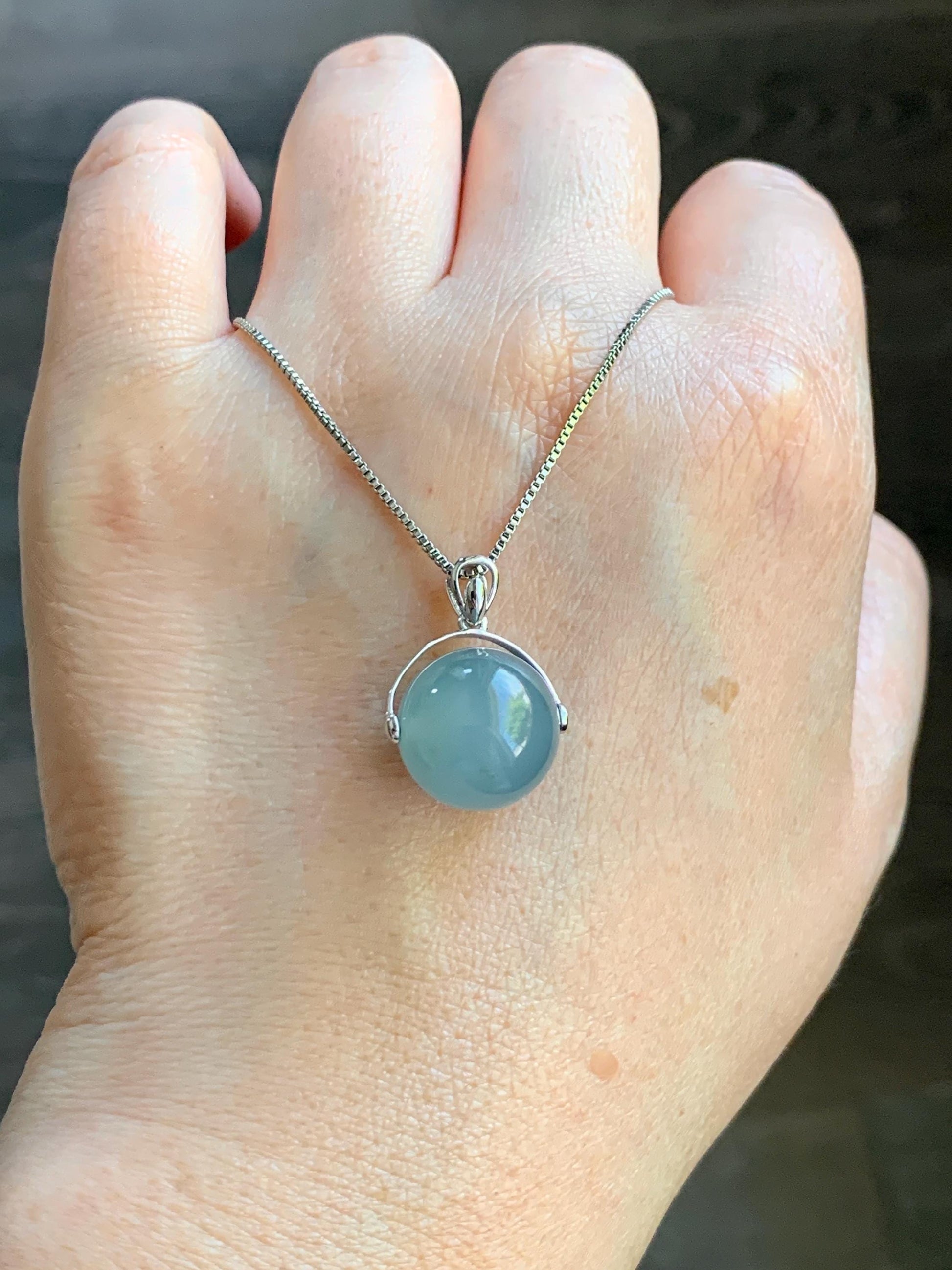 Certified Natural Guatemalan Icy Highly Translucent Gelatinous Blue Jadeite Sphere Bead Spinner Pendant 18K White Gold 天然冰危蓝翡翠单珠镶嵌吊坠 3027