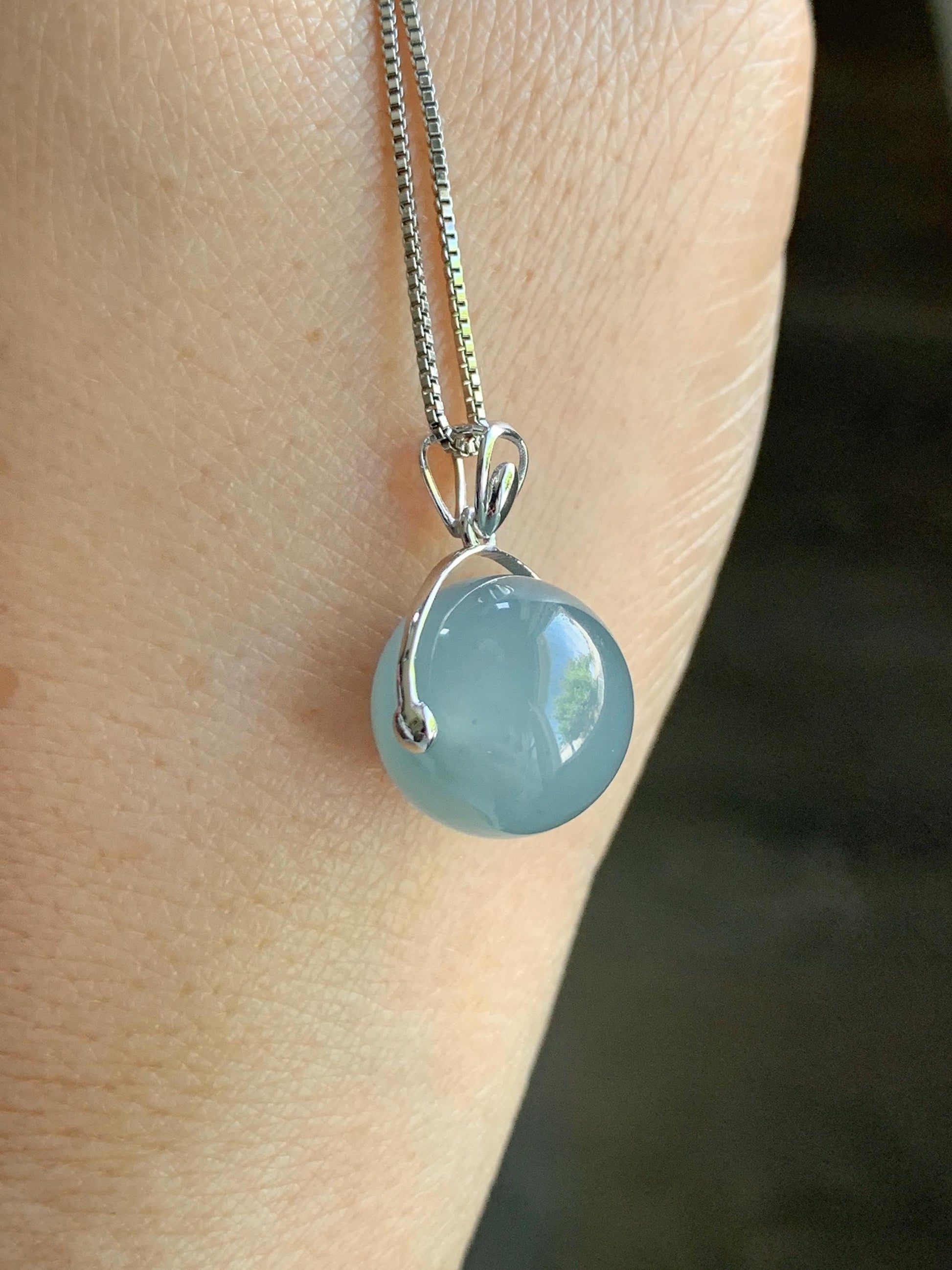 Certified Natural Guatemalan Icy Highly Translucent Gelatinous Blue Jadeite Sphere Bead Spinner Pendant 18K White Gold 天然冰危蓝翡翠单珠镶嵌吊坠 3027