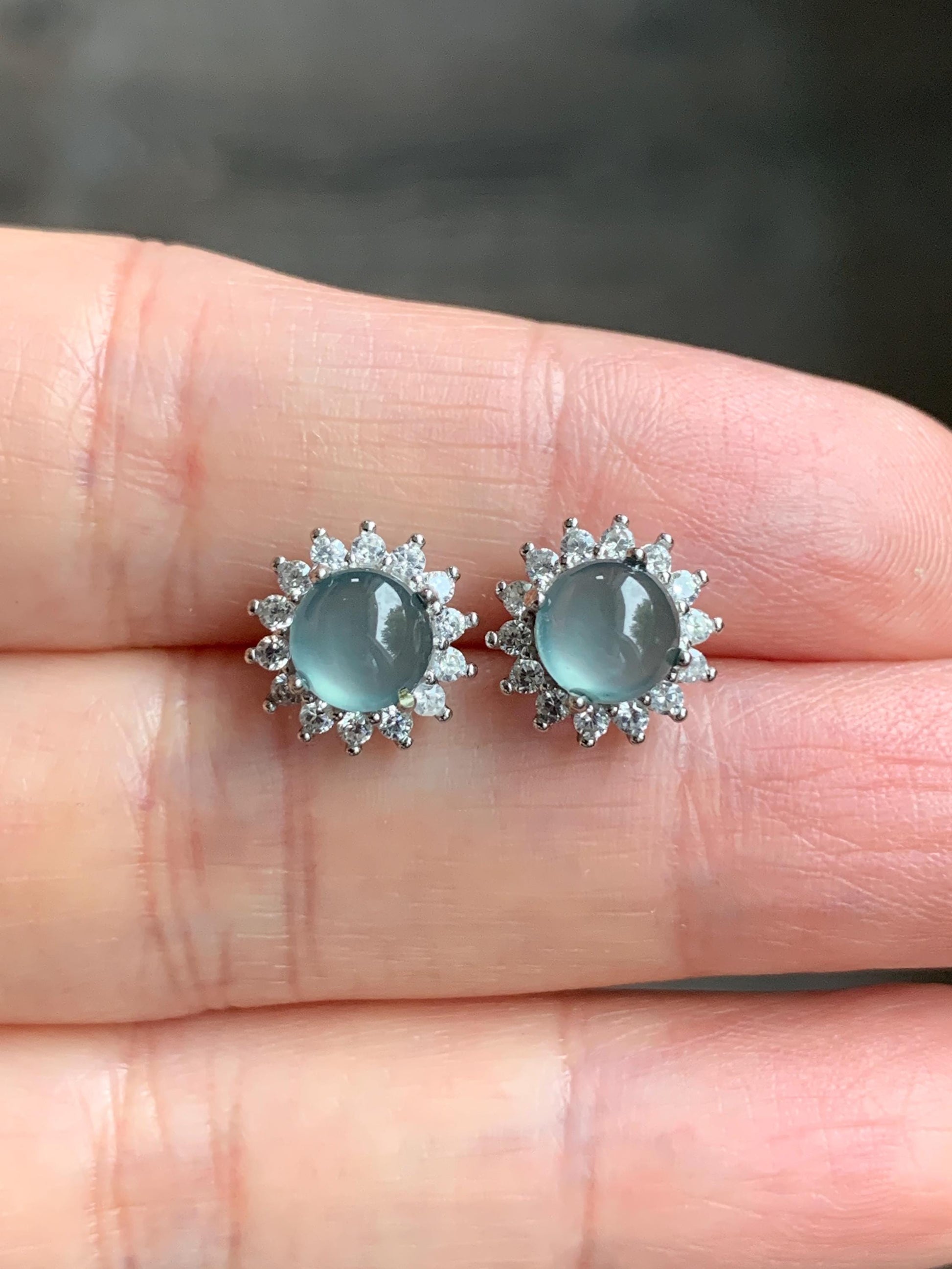 Natural Guatemalan Icy Translucent Teal Blue Jadeite Halo Style Stud Earrings S925 Sterling Silver 天然冰危湖水蓝翡翠银镶耳钉 DHA70