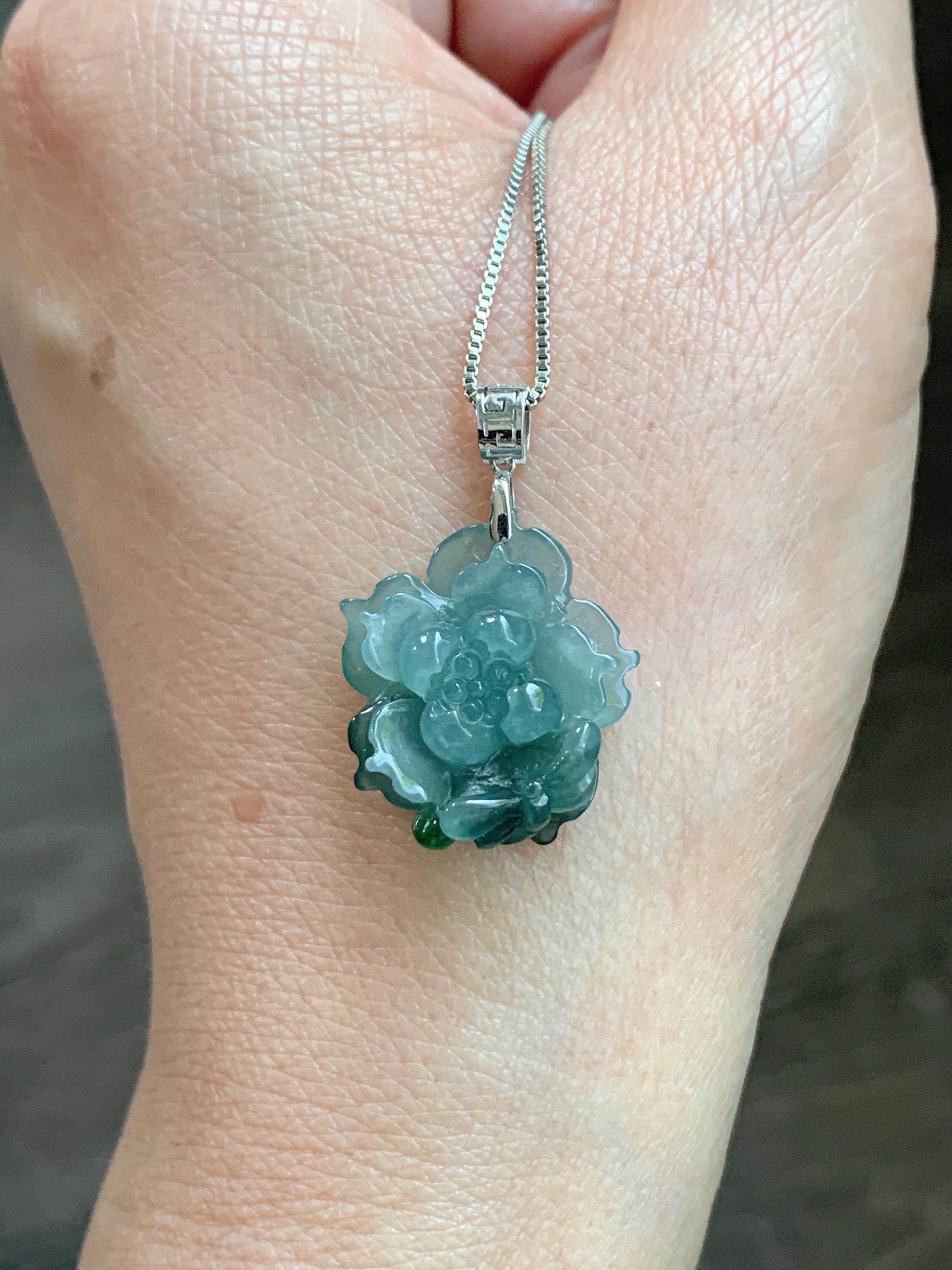 Natural Guatemalan Icy Highly Translucent Two-Tone Teal Blue Jadeite Lotus Flower Dragonfly Pendant 18K White Gold 天然冰危蓝绿翡翠莲花蜻蜓镶嵌吊坠 TTH726S