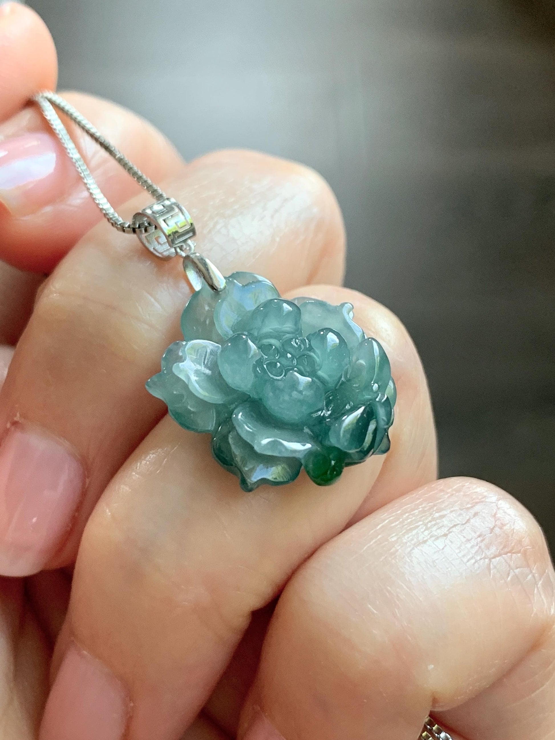Natural Guatemalan Icy Highly Translucent Two-Tone Teal Blue Jadeite Lotus Flower Dragonfly Pendant 18K White Gold 天然冰危蓝绿翡翠莲花蜻蜓镶嵌吊坠 TTH726S