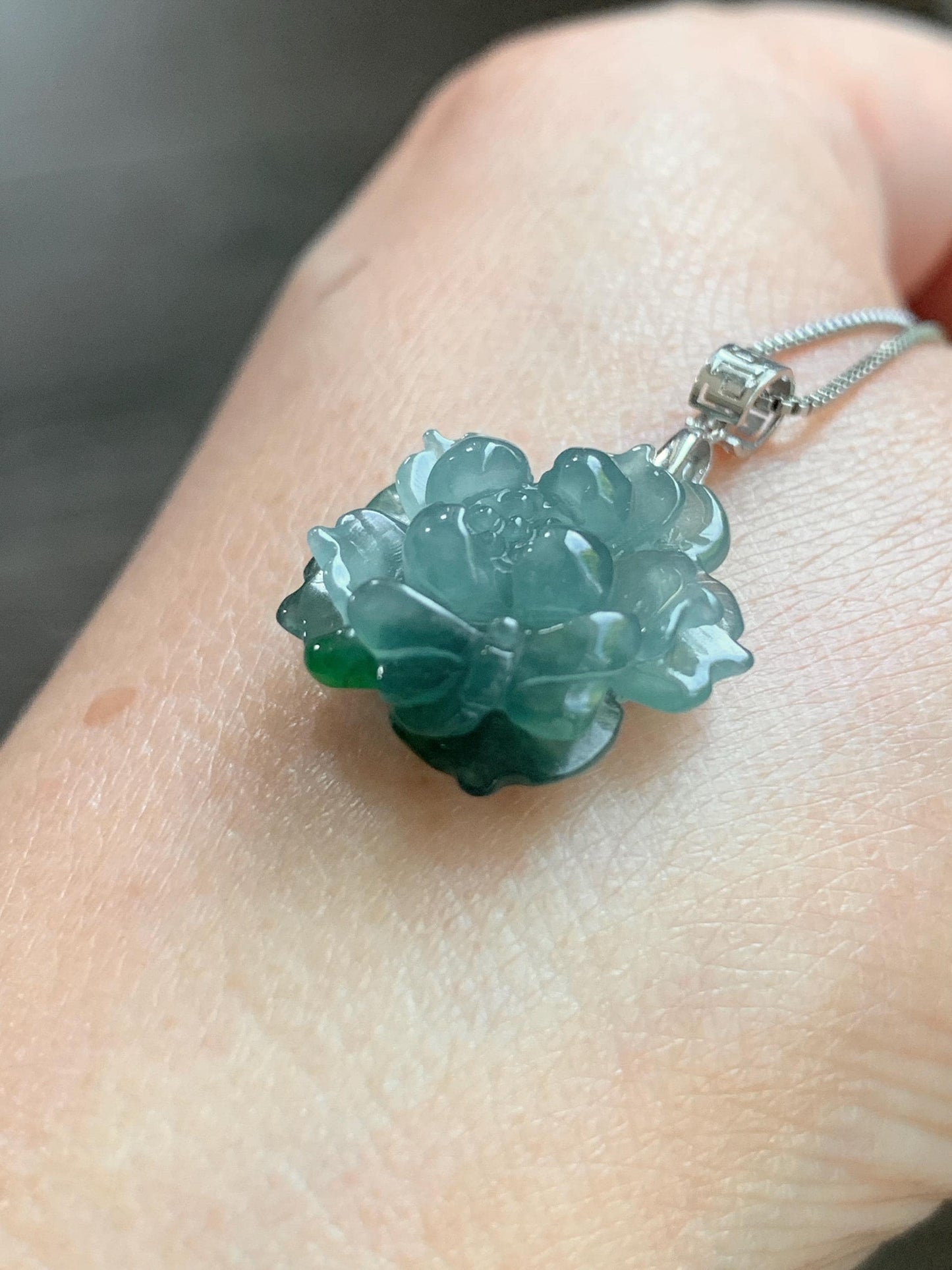 Natural Guatemalan Icy Highly Translucent Two-Tone Teal Blue Jadeite Lotus Flower Dragonfly Pendant 18K White Gold 天然冰危蓝绿翡翠莲花蜻蜓镶嵌吊坠 TTH726S