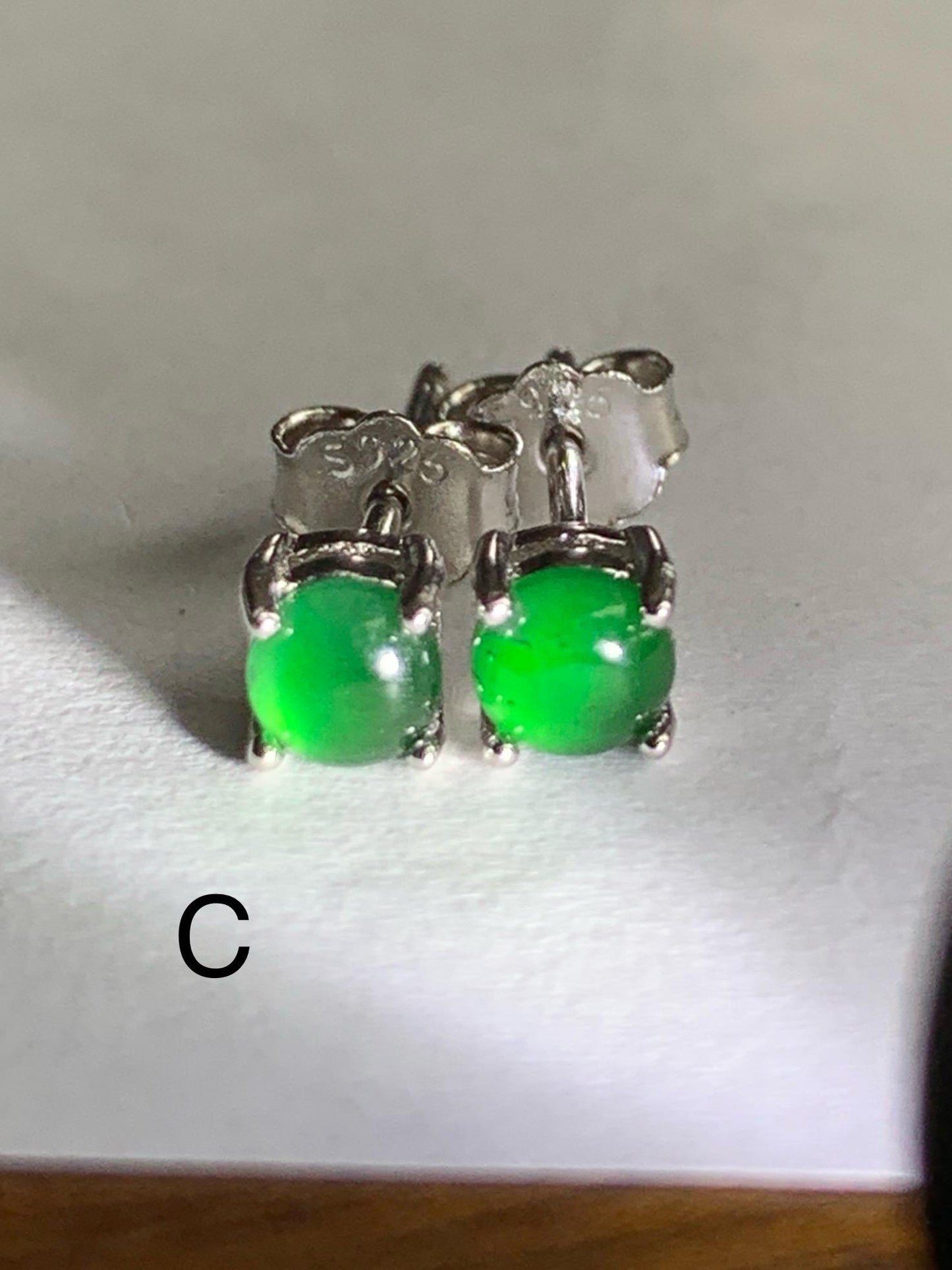 Petite Natural Guatemalan Icy Translucent Vibrant Green Jadeite Cabochon Classic Studs Earrings S925 Sterling Silver 4mm 天然冰危绿翡翠银镶耳钉