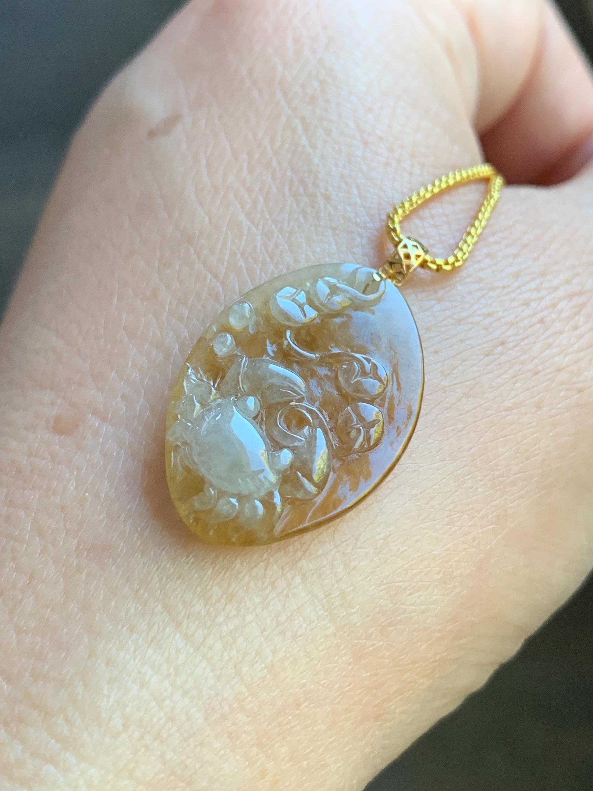 Stunning Natural Burmese Premium Bicolored Icy Highly Translucent Jadeite Crab & Coins Pendant 18K Yellow Gold 3g 天然缅甸冰黄翡双色翡翠螃蟹八方来财吊坠