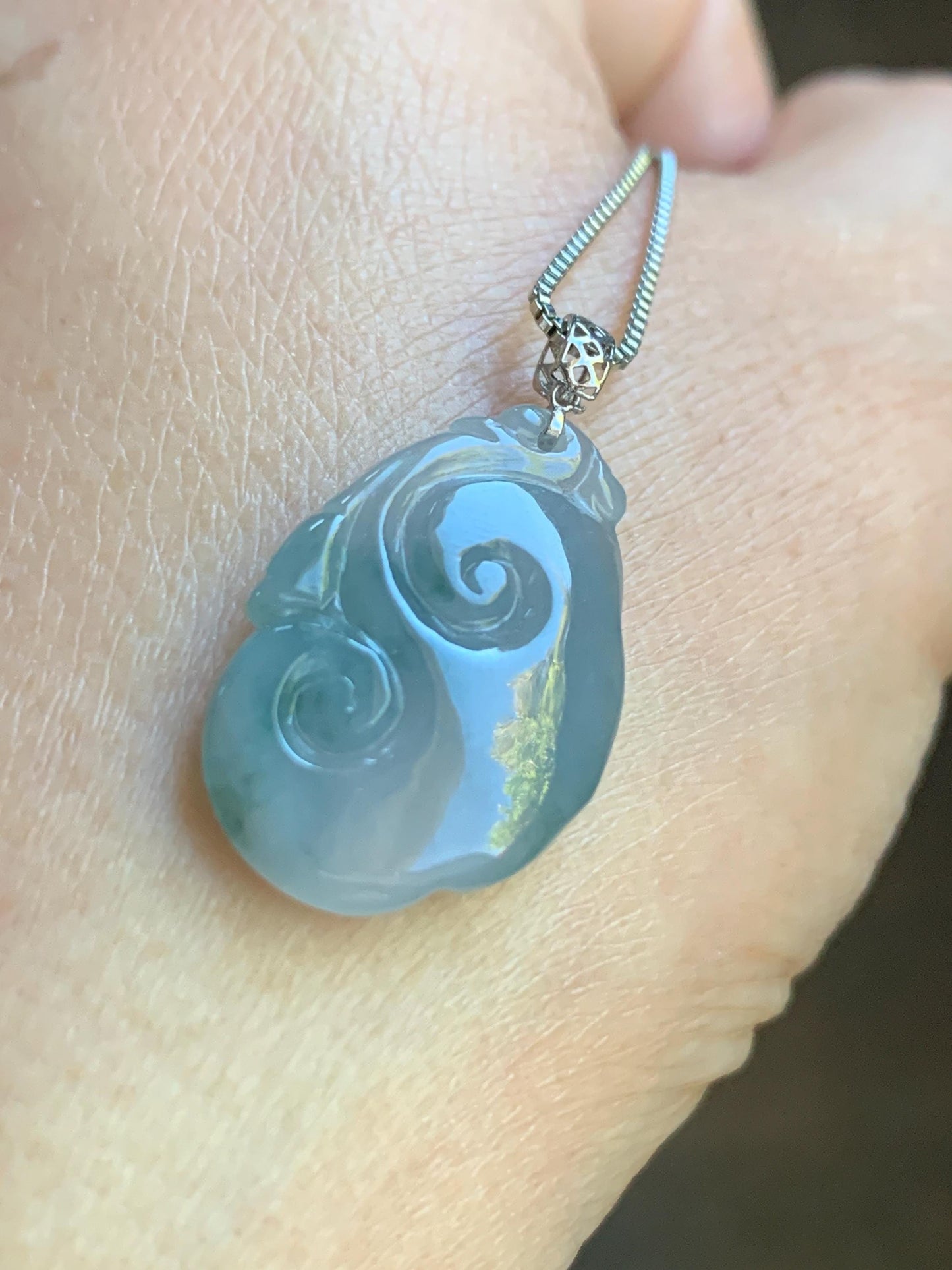 Petite Natural Burmese Icy Translucent Gelatinous Light Purple Teal Blue Marbled Jadeite Carved Ruyi Pendant 18K White Gold (天然缅甸淡冰紫飘花翡翠如意吊坠)