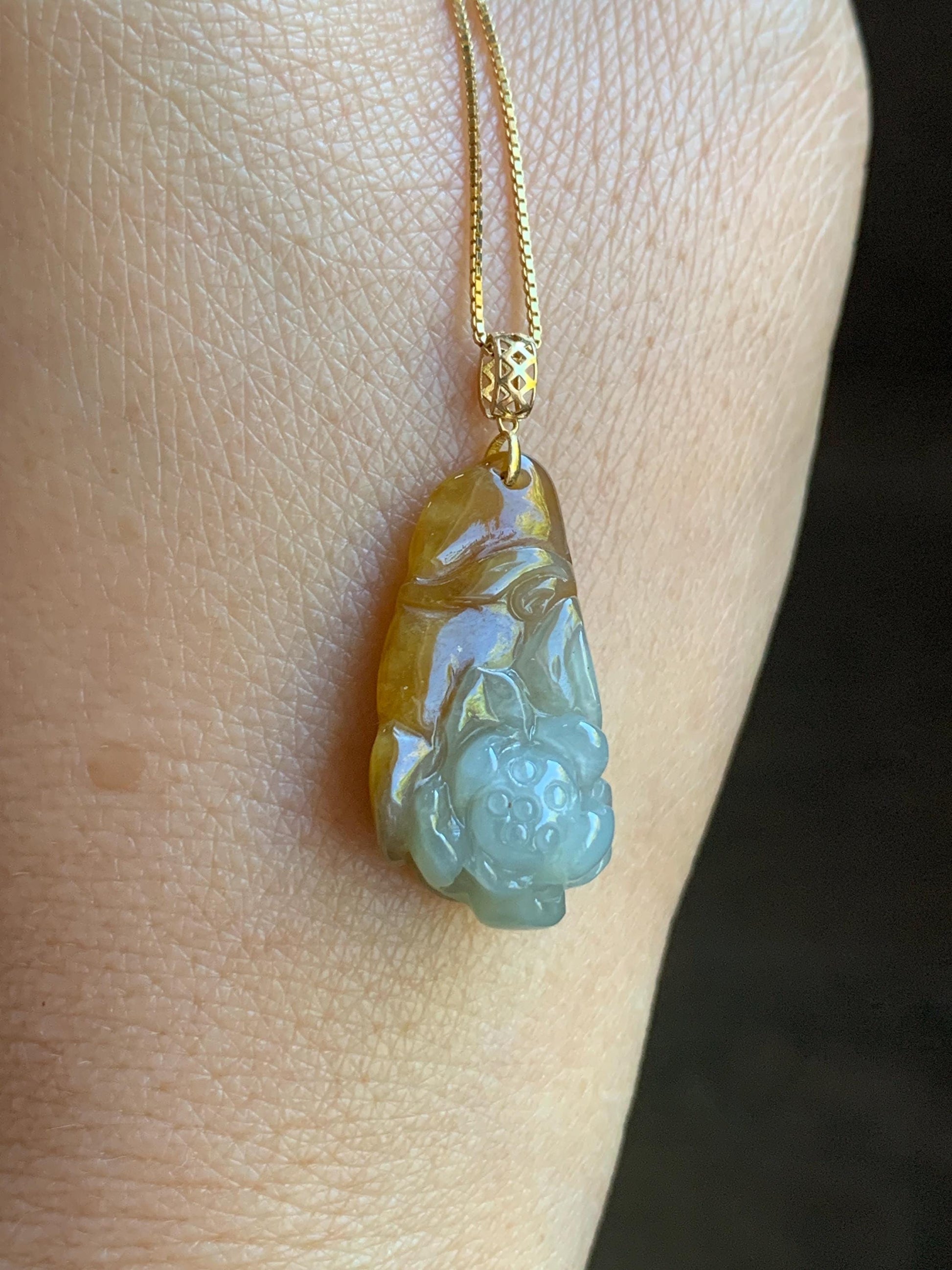 Petite Natural Burmese Bicolored Icy Translucent Yellow & White Marbled Jadeite Lotus Flower Pendant 18K Yellow Gold 天然缅甸冰黄双色翡翠莲花镶嵌吊坠