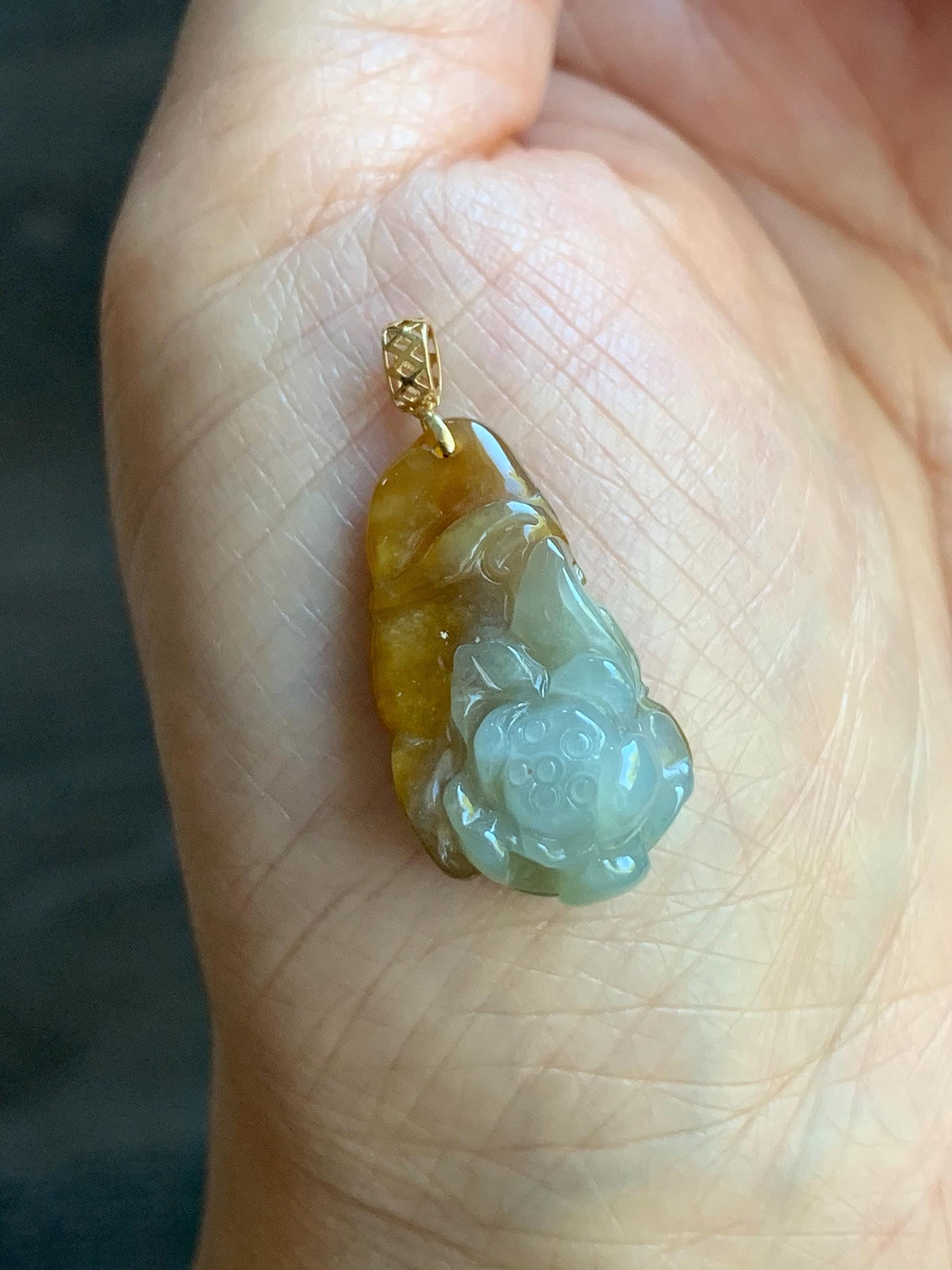 Petite Natural Burmese Bicolored Icy Translucent Yellow & White Marbled Jadeite Lotus Flower Pendant 18K Yellow Gold 天然缅甸冰黄双色翡翠莲花镶嵌吊坠