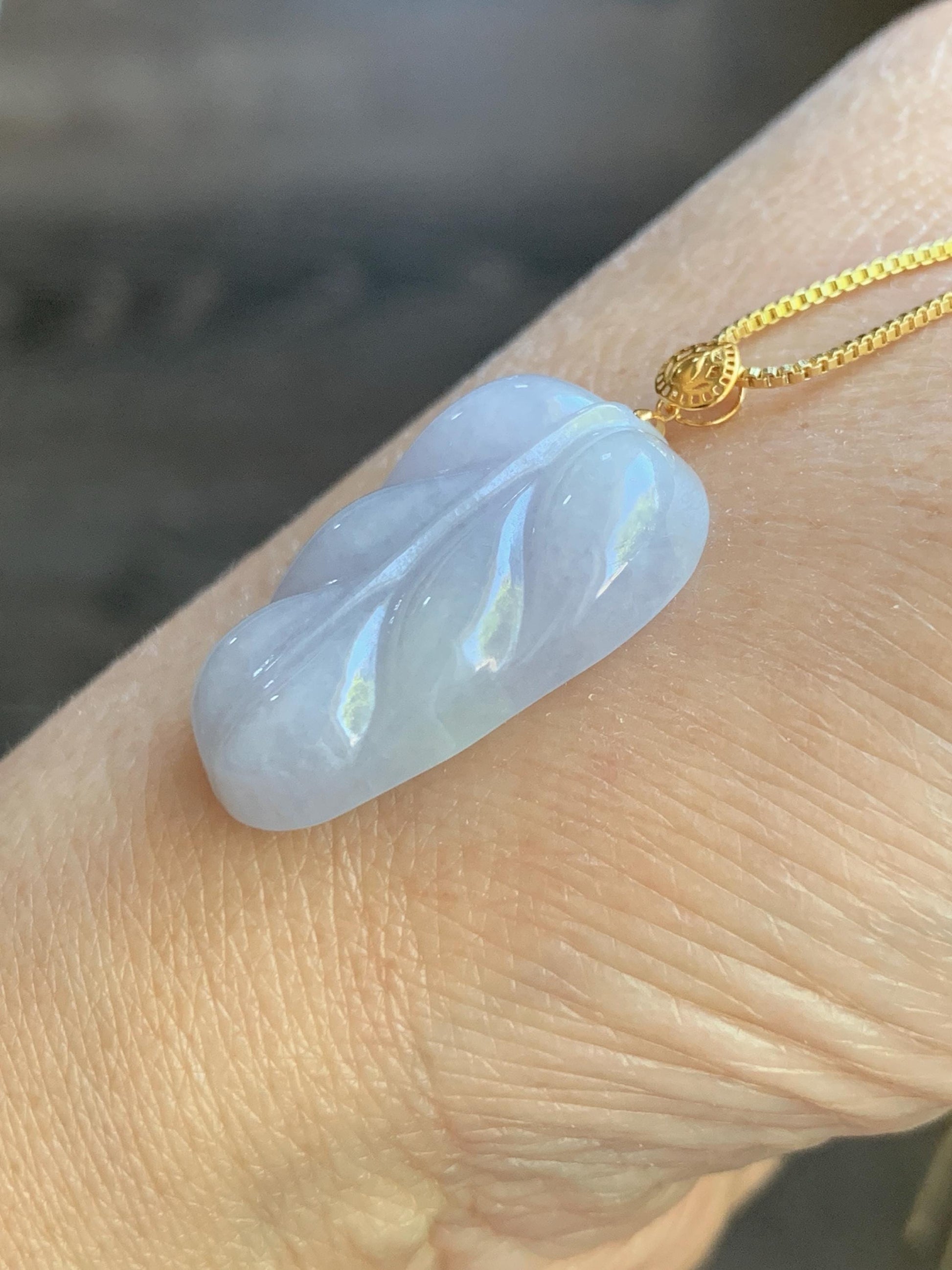 Natural Burmese Translucent Icy Light Purple Jadeite Carved Leaf Pendant 18K Yellow Gold Bail 天然缅甸冰淡紫翡翠叶子镶嵌吊坠