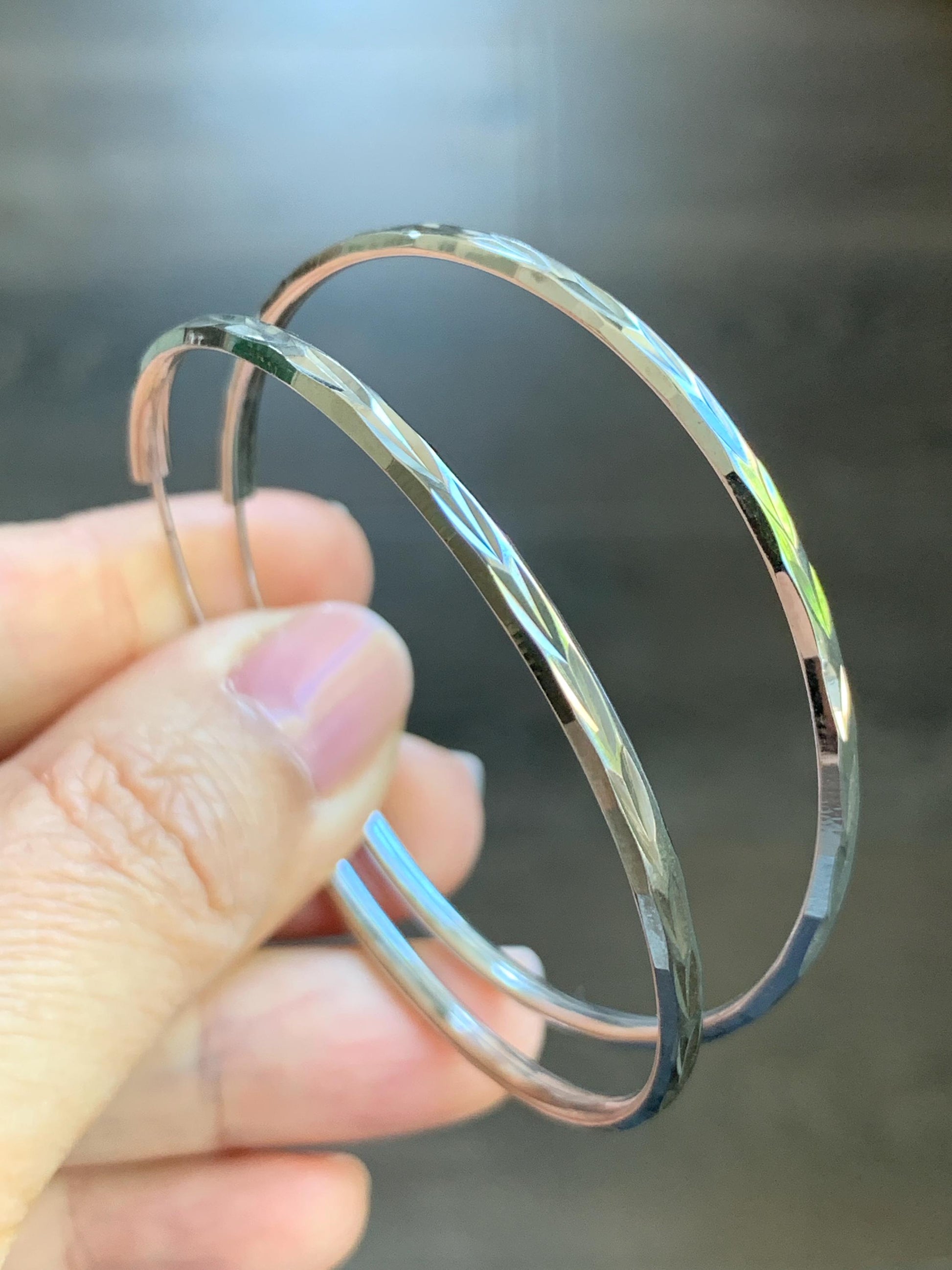 S925 Sterling Silver Faceted Large Hoop Earrings Light Weight 6 grams 925银切割面耳环